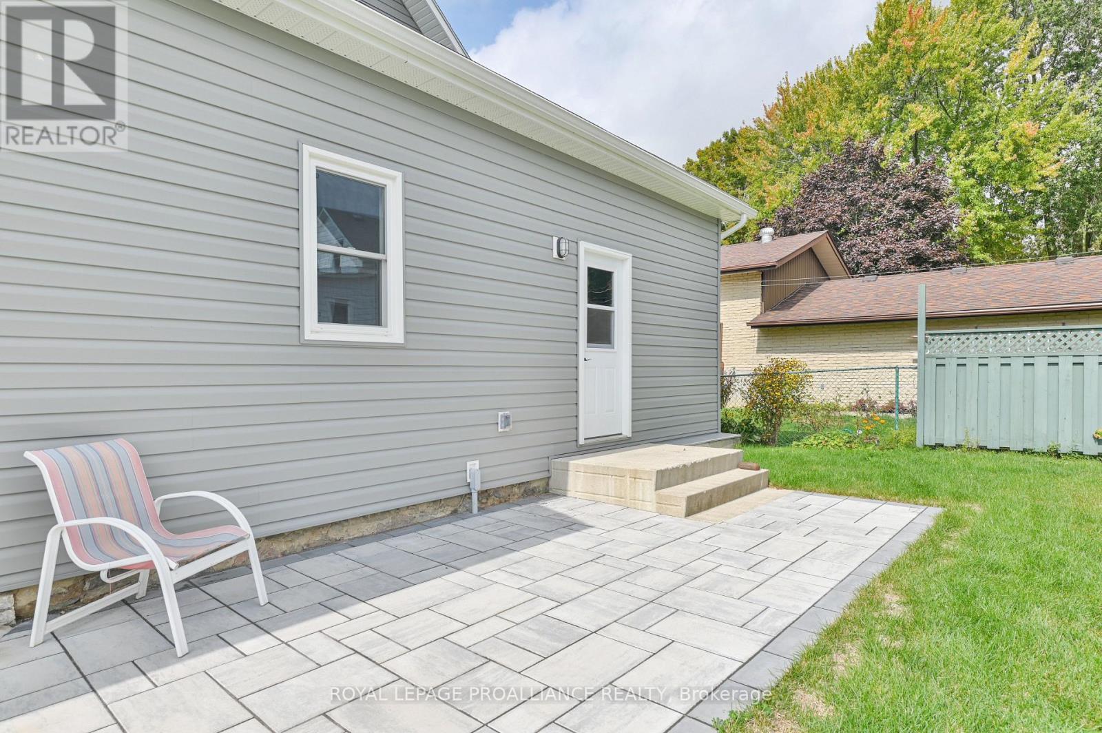 












27 MAPLEWOOD AVENUE

,
Brighton,




Ontario
K0K1H0

