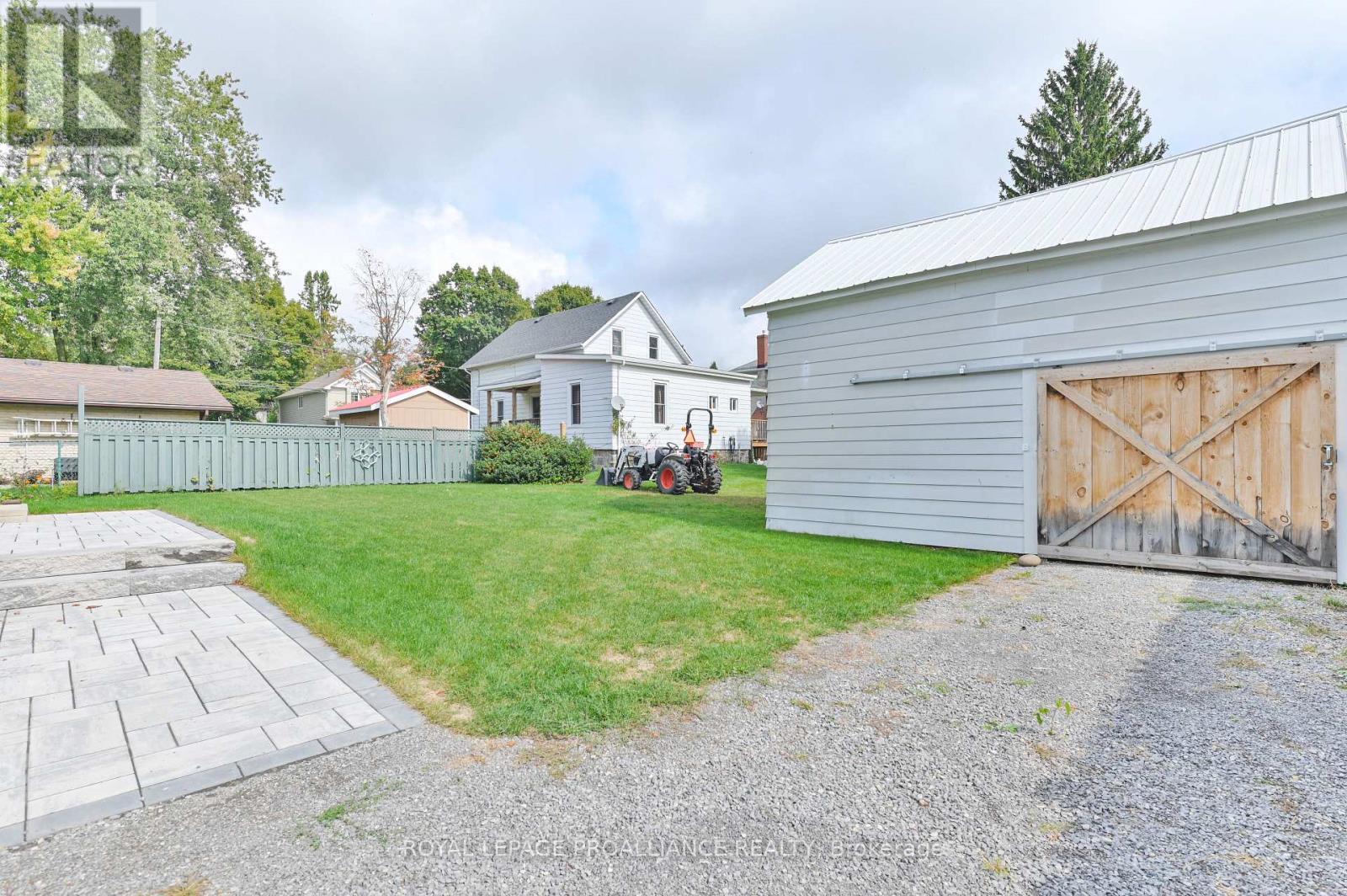 












27 MAPLEWOOD AVENUE

,
Brighton,




Ontario
K0K1H0

