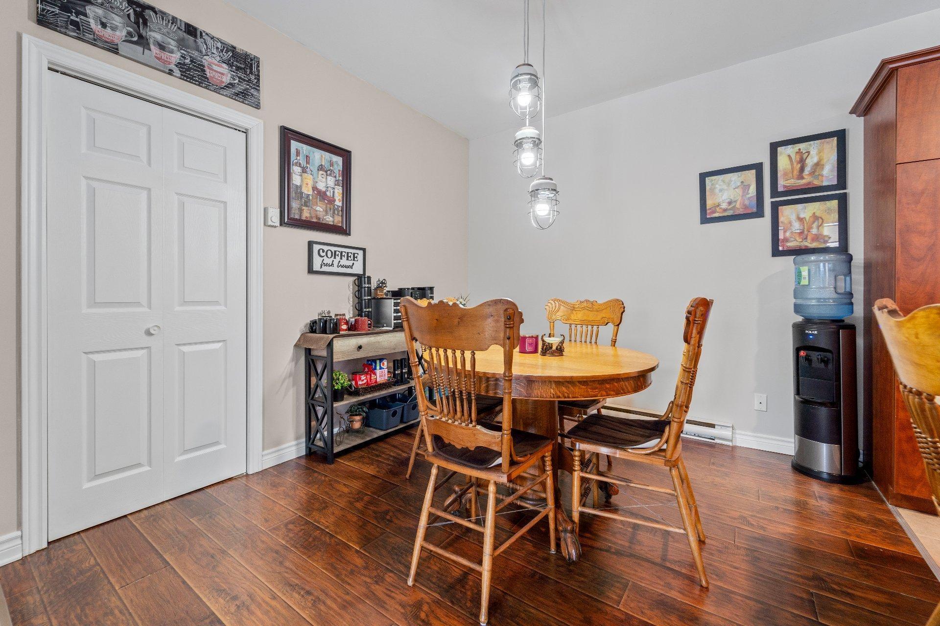 









253

 - 263


Rue Principale

,
Grenville,




QC
J0V1J0

