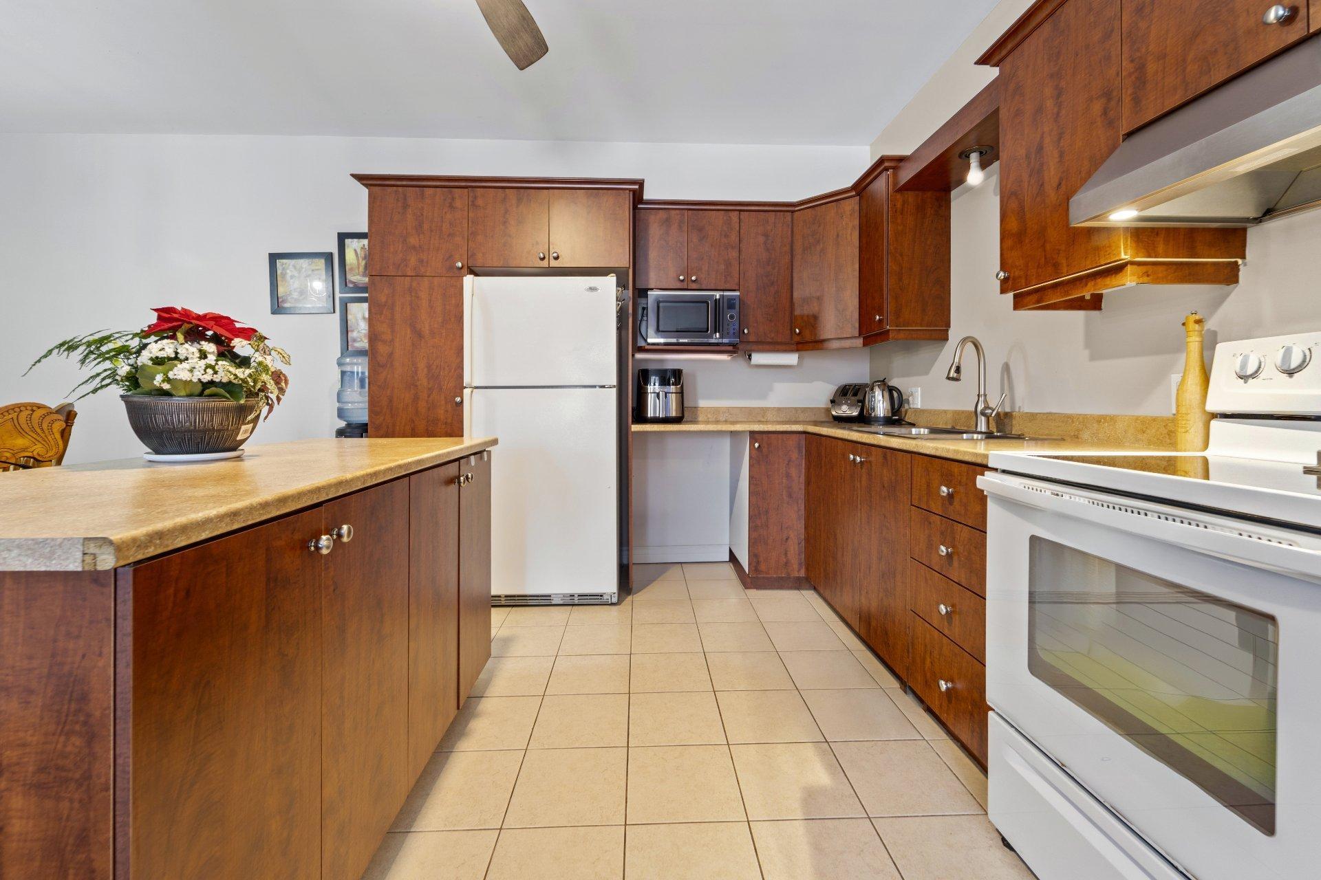 









253

 - 263


Rue Principale

,
Grenville,




QC
J0V1J0

