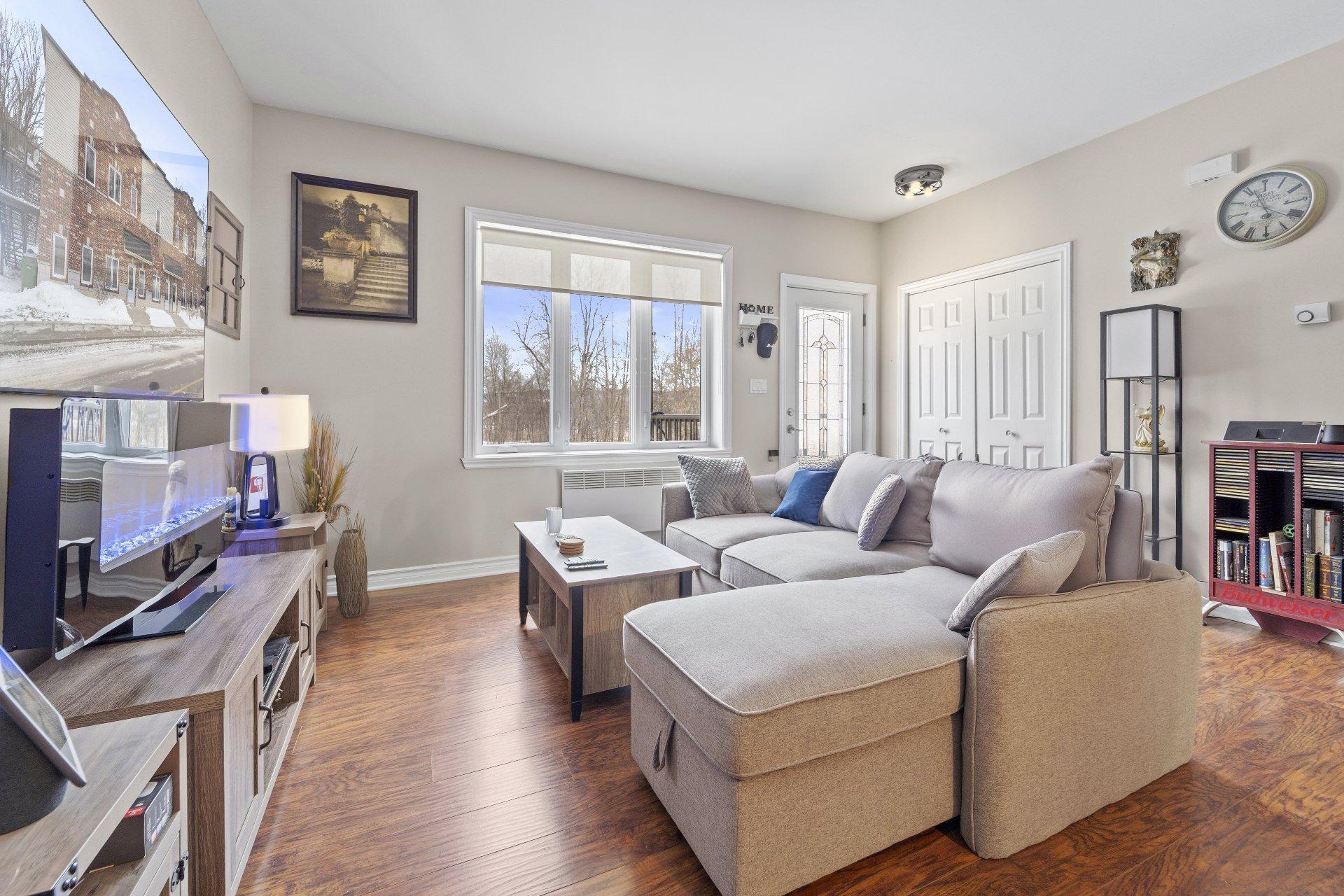 









253

 - 263


Rue Principale

,
Grenville,




QC
J0V1J0

