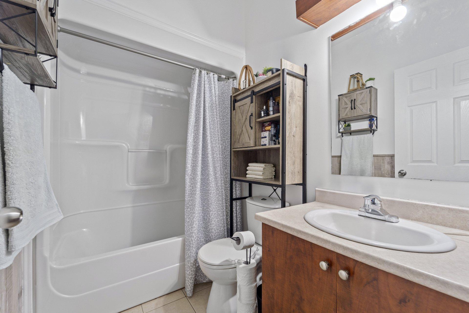 









253

 - 263


Rue Principale

,
Grenville,




QC
J0V1J0

