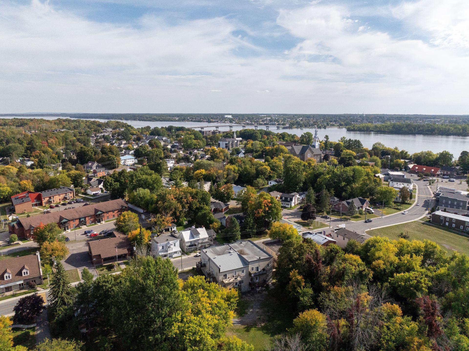 









253

 - 263


Rue Principale

,
Grenville,




QC
J0V1J0

