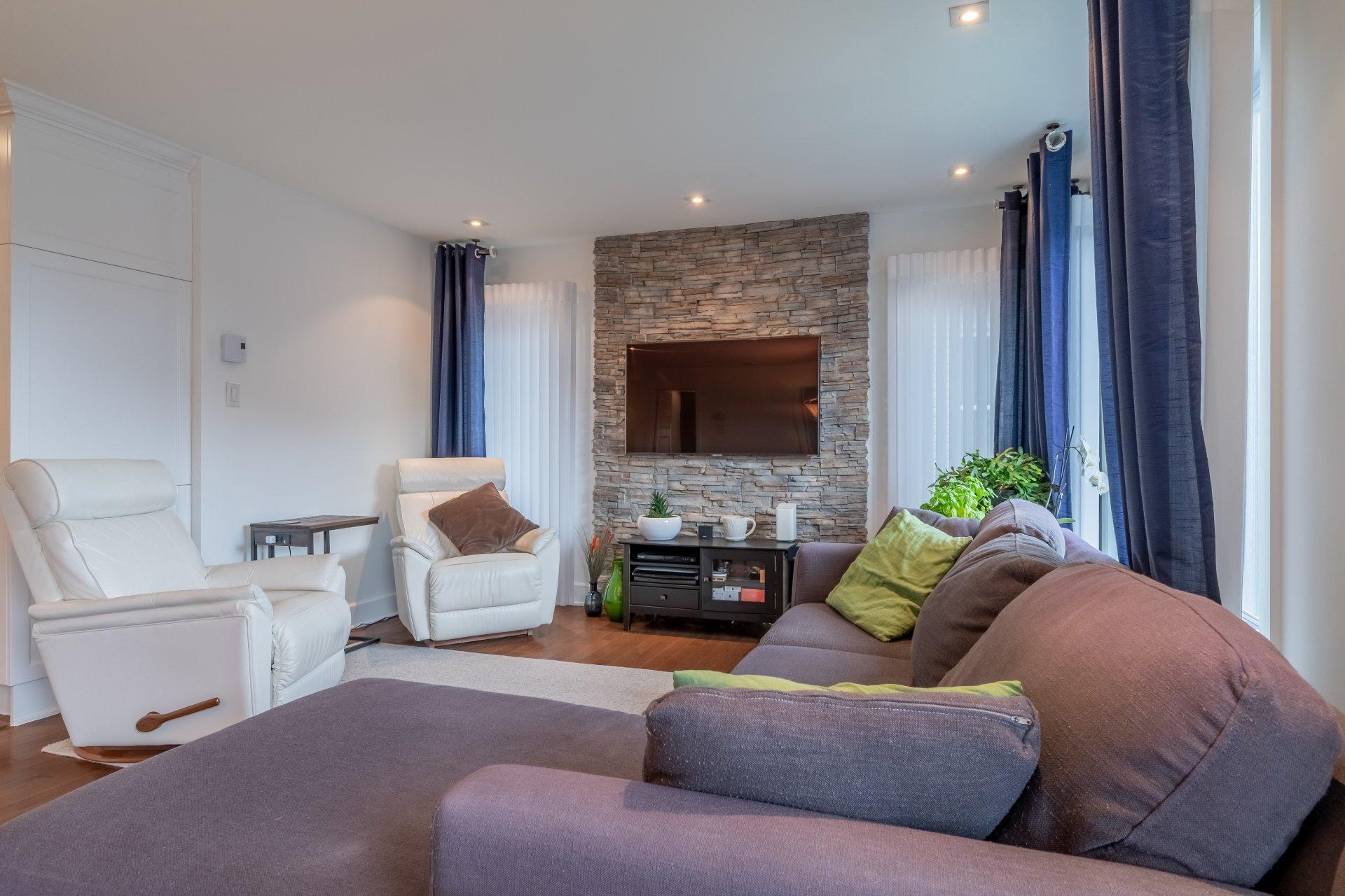 









1665


Rue Abraham-Massé

,
Chambly,




QC
J3L0P4

