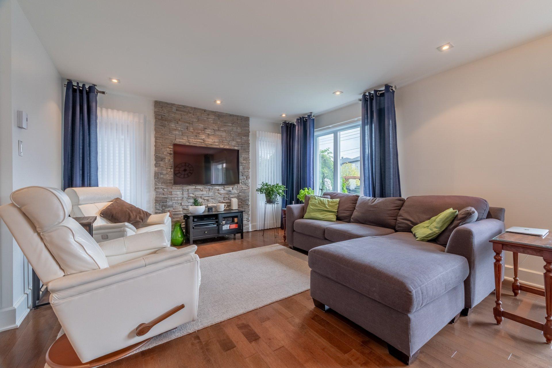 









1665


Rue Abraham-Massé

,
Chambly,




QC
J3L0P4

