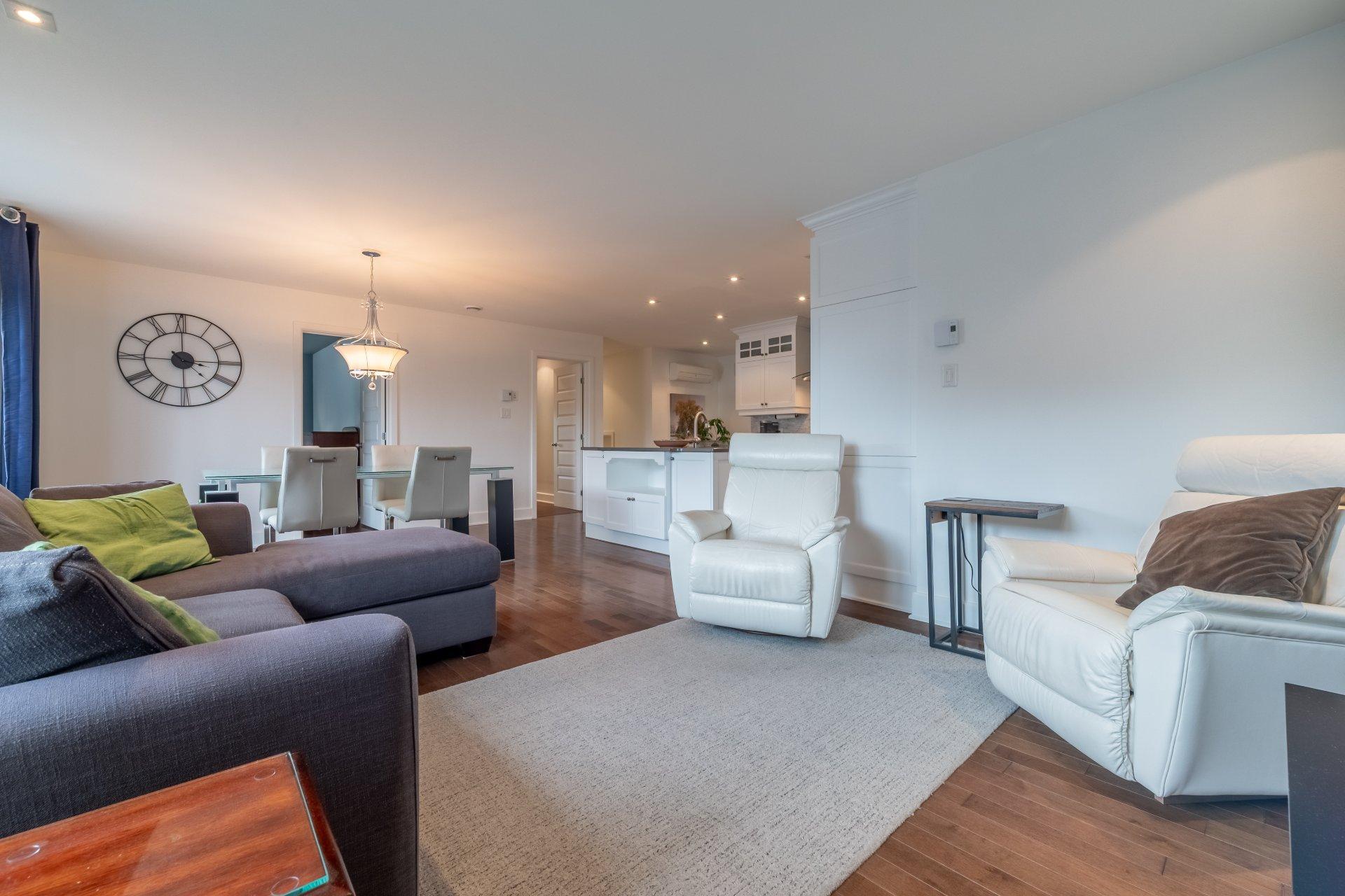 









1665


Rue Abraham-Massé

,
Chambly,




QC
J3L0P4

