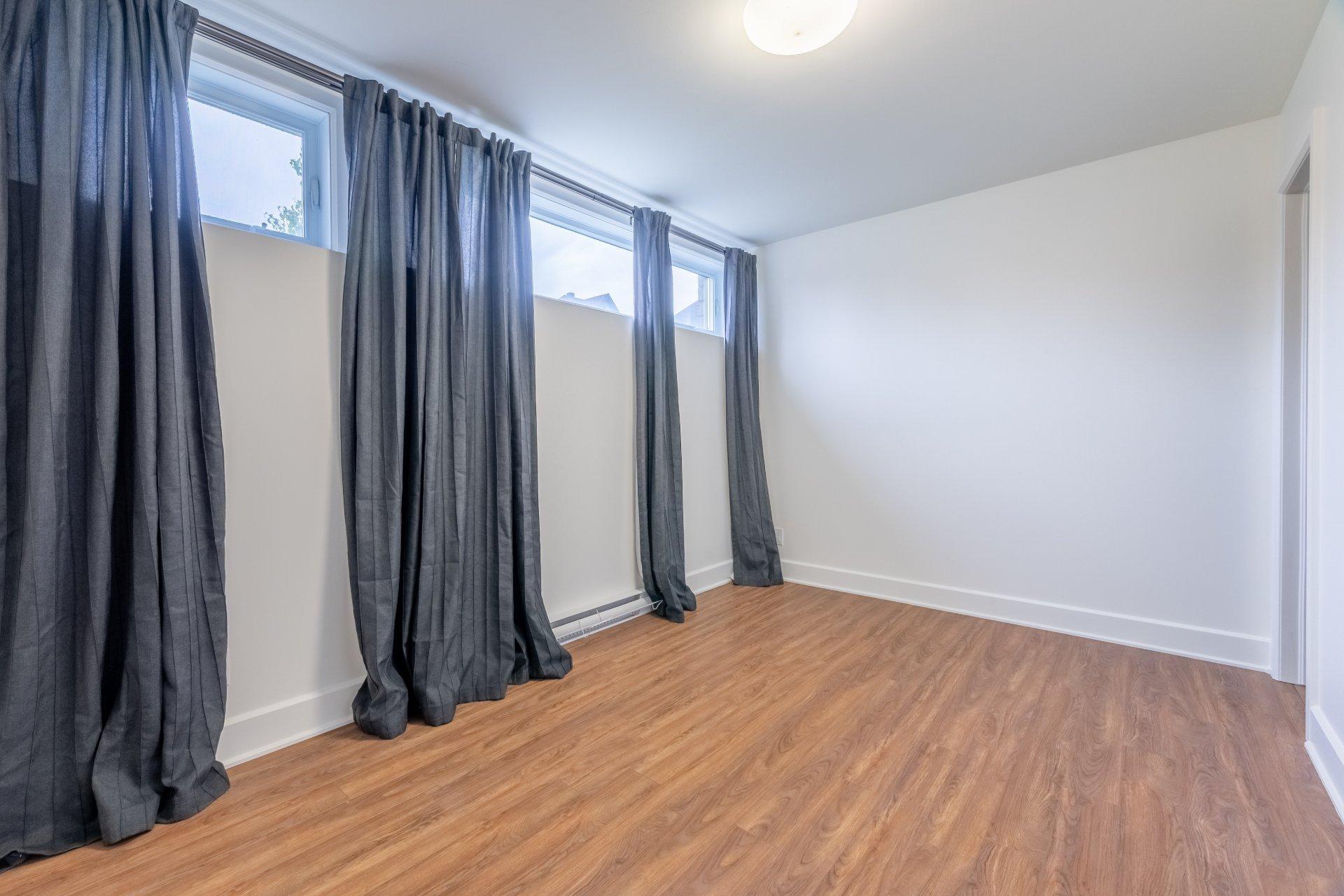 









1665


Rue Abraham-Massé

,
Chambly,




QC
J3L0P4

