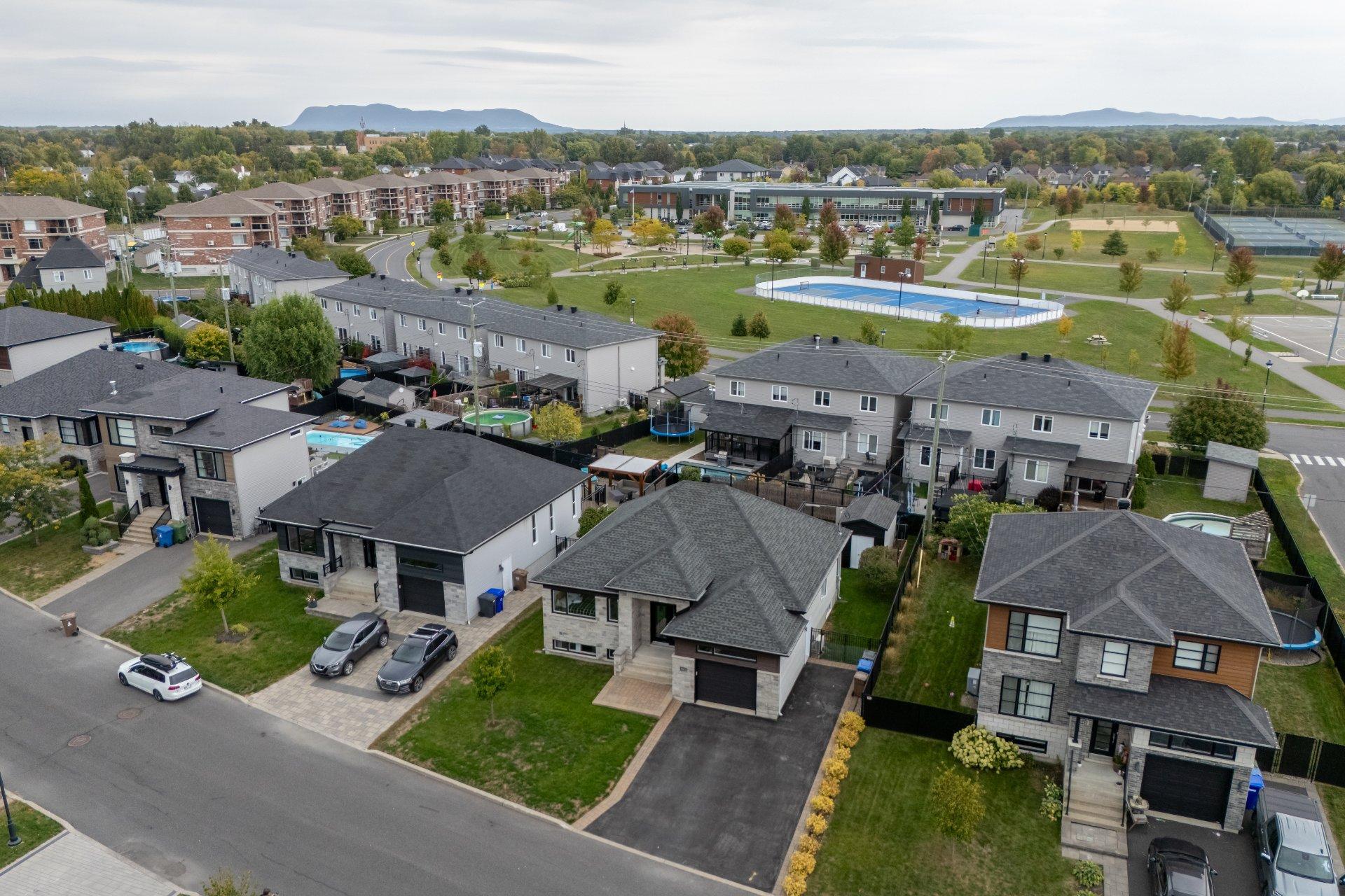 









1665


Rue Abraham-Massé

,
Chambly,




QC
J3L0P4

