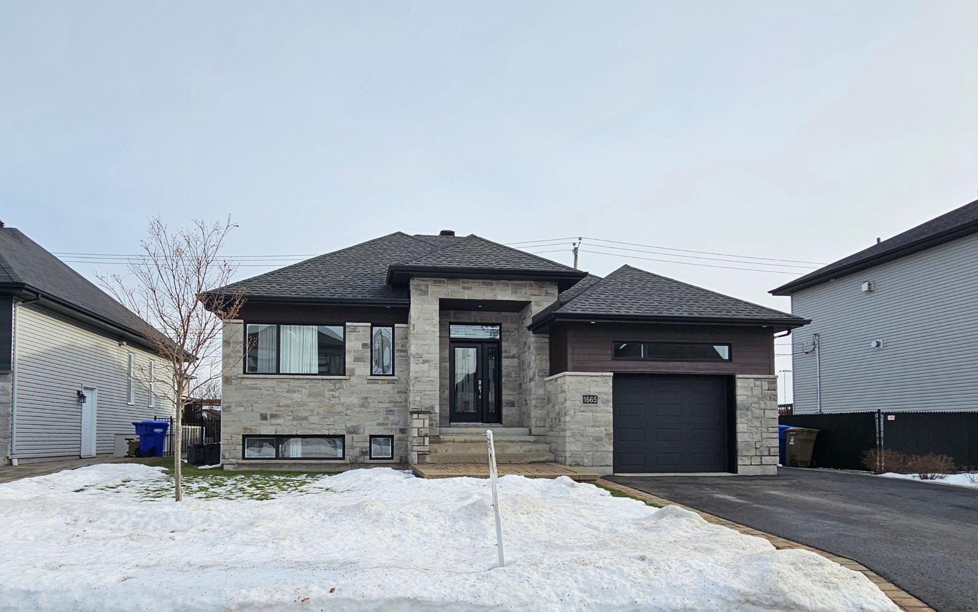 









1665


Rue Abraham-Massé

,
Chambly,




QC
J3L0P4

