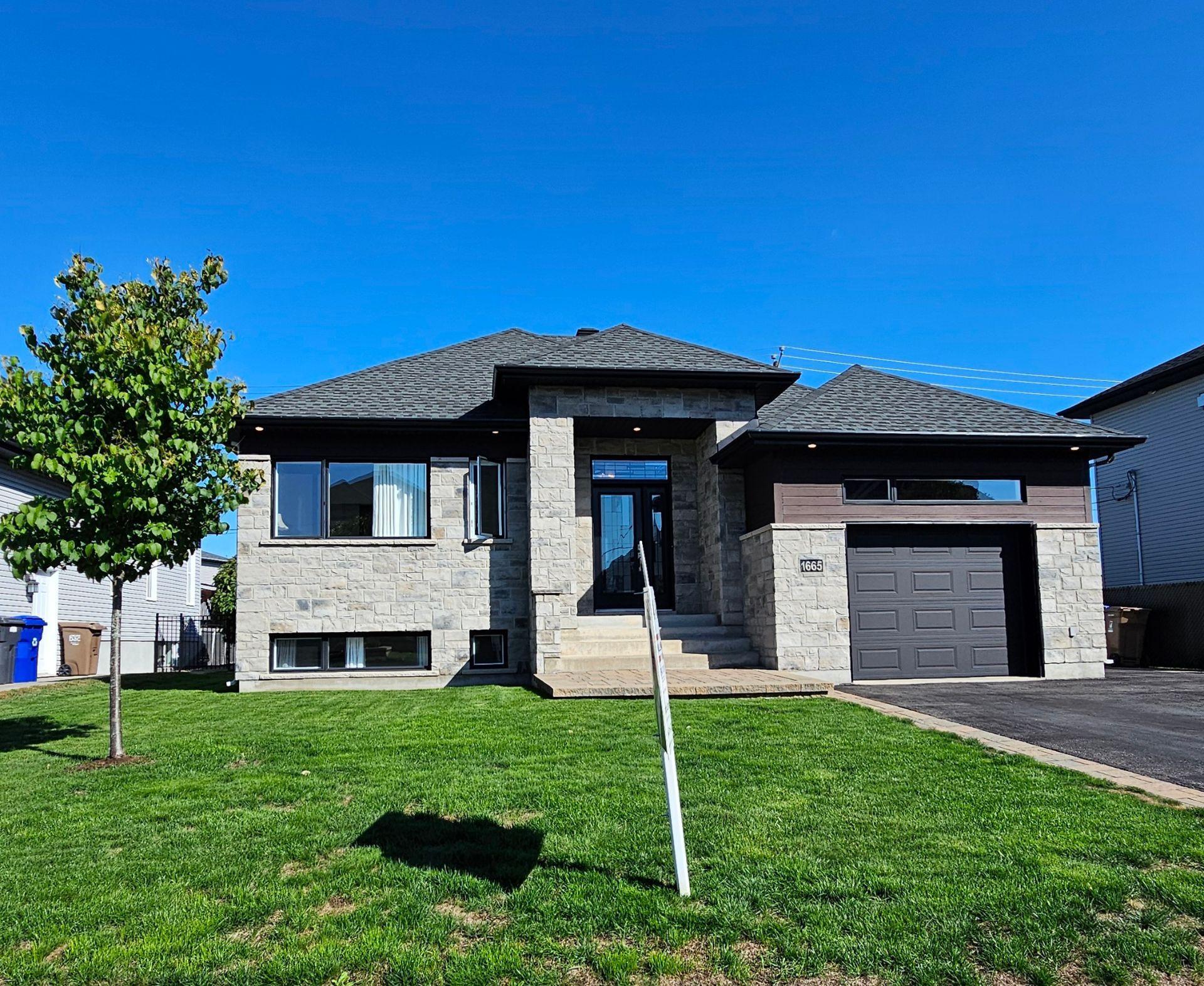 









1665


Rue Abraham-Massé

,
Chambly,




QC
J3L0P4

