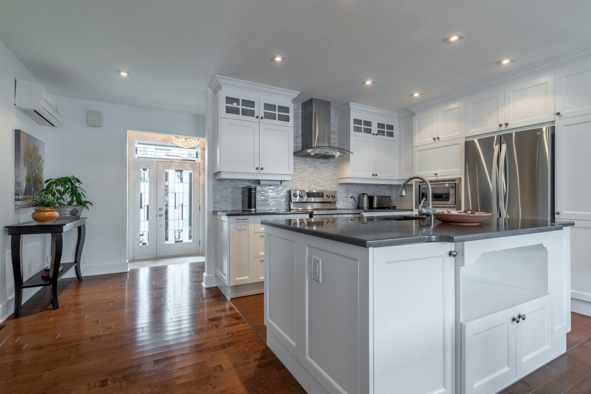 









1665


Rue Abraham-Massé

,
Chambly,




QC
J3L0P4

