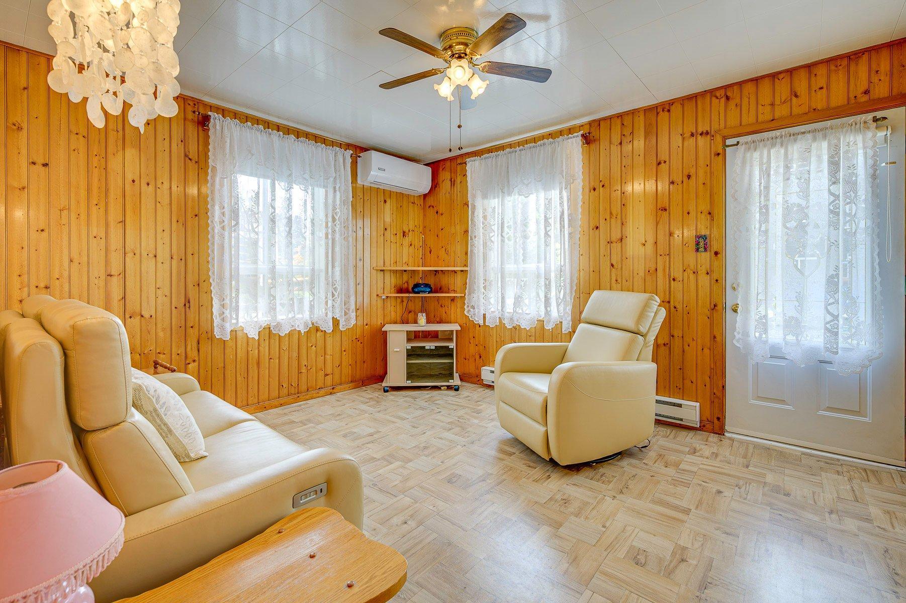 









127


Rue St-Antoine

,
Sainte-Agathe-des-Monts,




QC
J8C2E1

