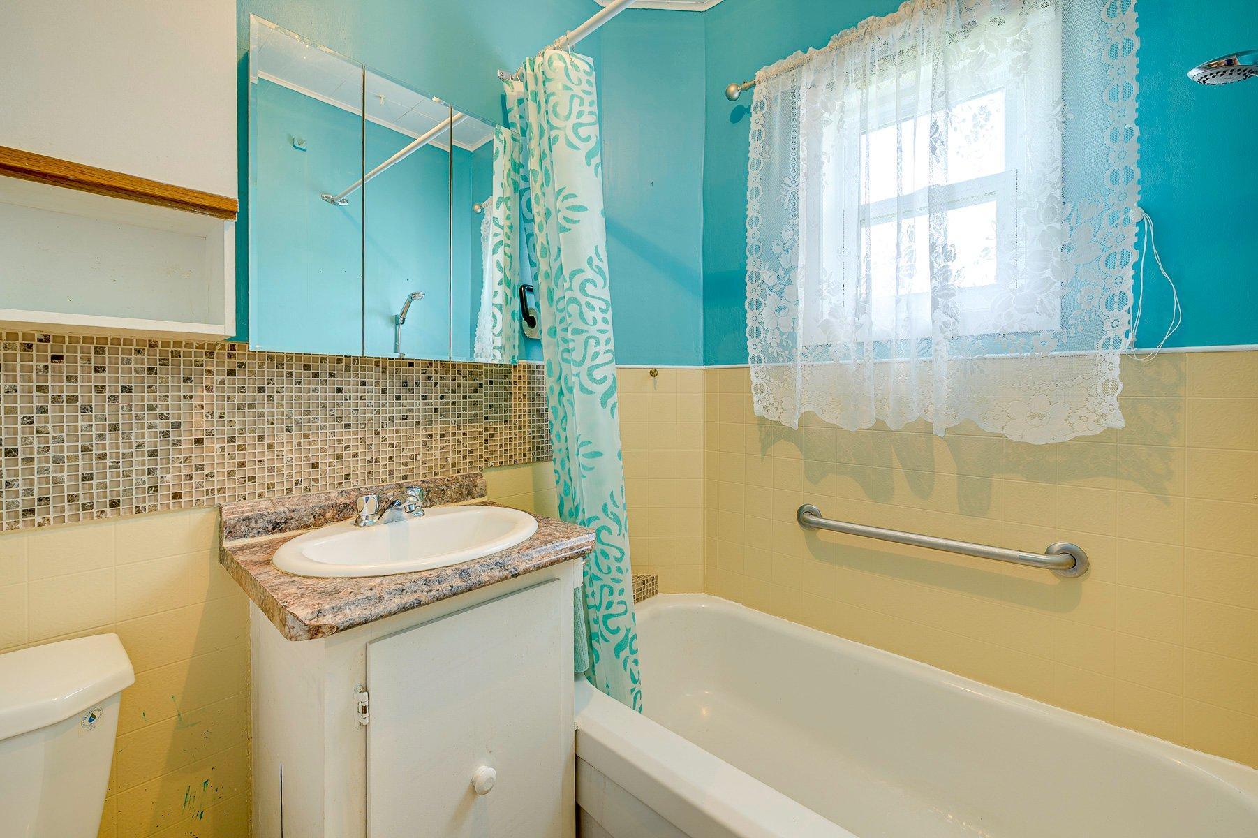 









127


Rue St-Antoine

,
Sainte-Agathe-des-Monts,




QC
J8C2E1

