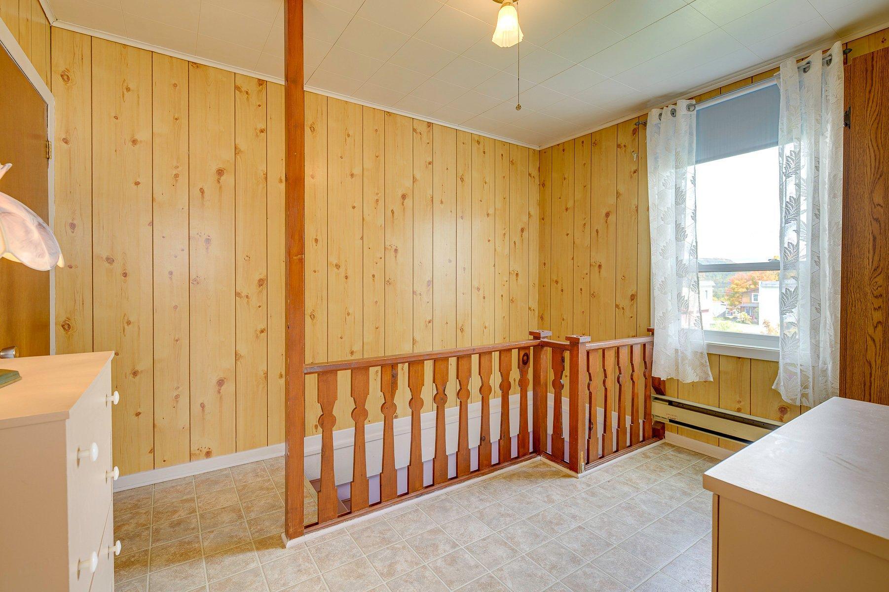 









127


Rue St-Antoine

,
Sainte-Agathe-des-Monts,




QC
J8C2E1


