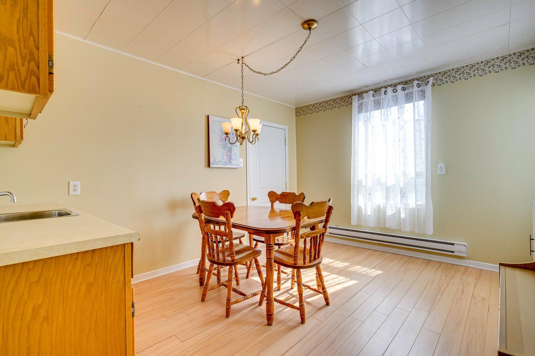 









127


Rue St-Antoine

,
Sainte-Agathe-des-Monts,




QC
J8C2E1

