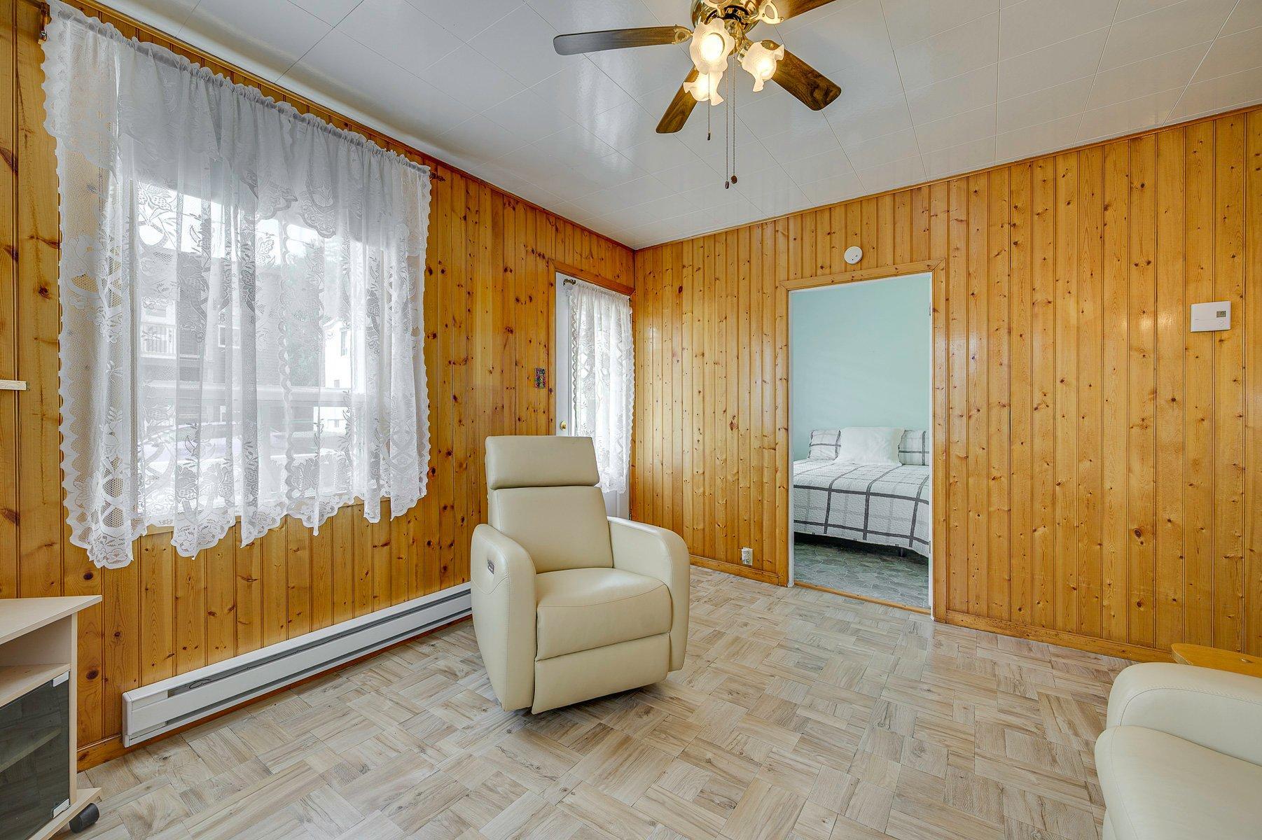









127


Rue St-Antoine

,
Sainte-Agathe-des-Monts,




QC
J8C2E1

