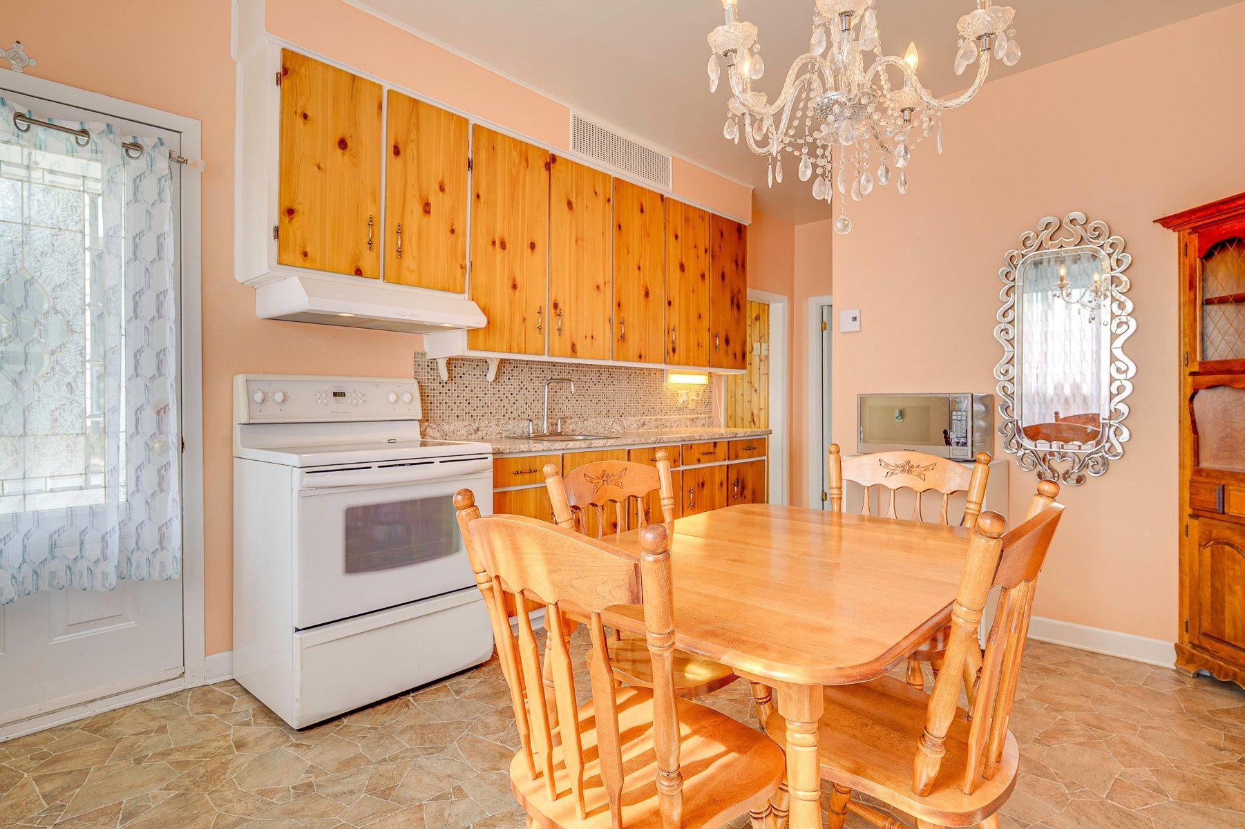 









127


Rue St-Antoine

,
Sainte-Agathe-des-Monts,




QC
J8C2E1


