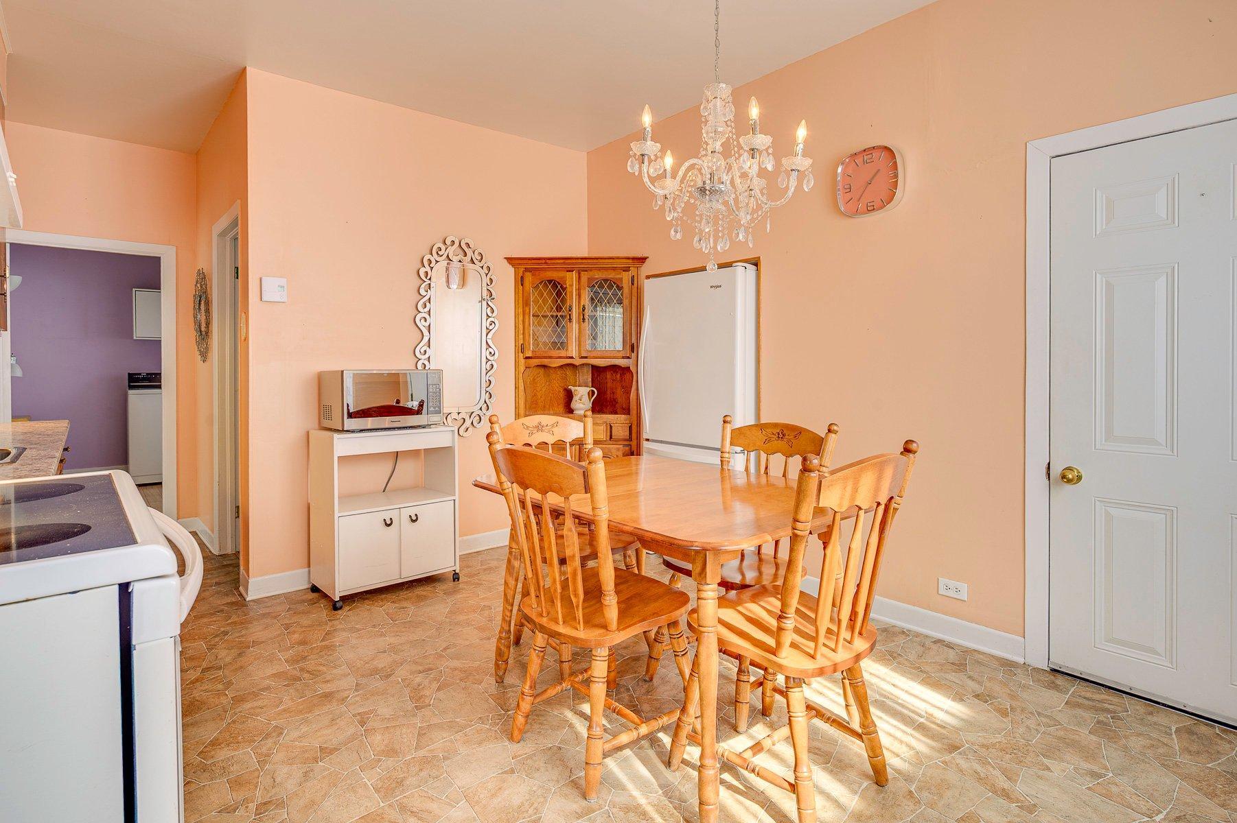









127


Rue St-Antoine

,
Sainte-Agathe-des-Monts,




QC
J8C2E1

