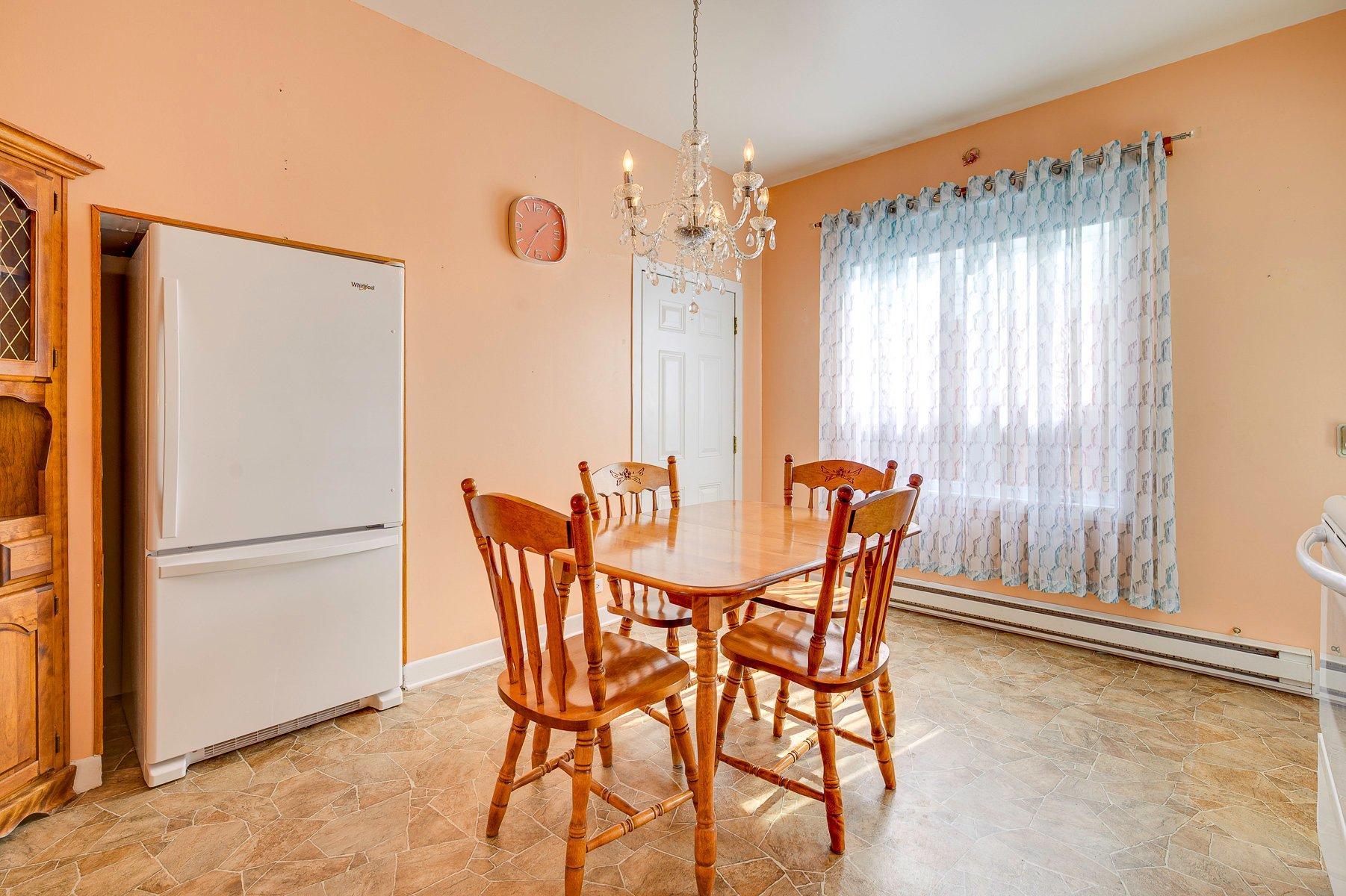 









127


Rue St-Antoine

,
Sainte-Agathe-des-Monts,




QC
J8C2E1

