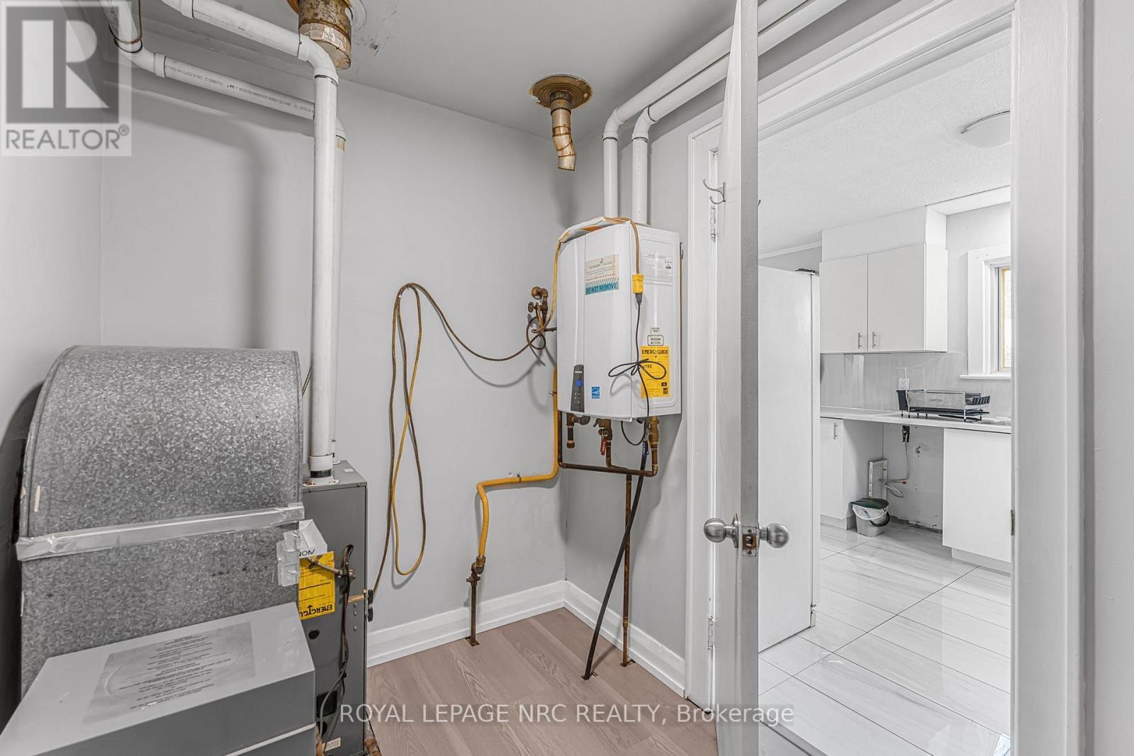 












207 ELMWOOD AVENUE

,
Fort Erie (Crystal Beach),




Ontario
L0S1B0

