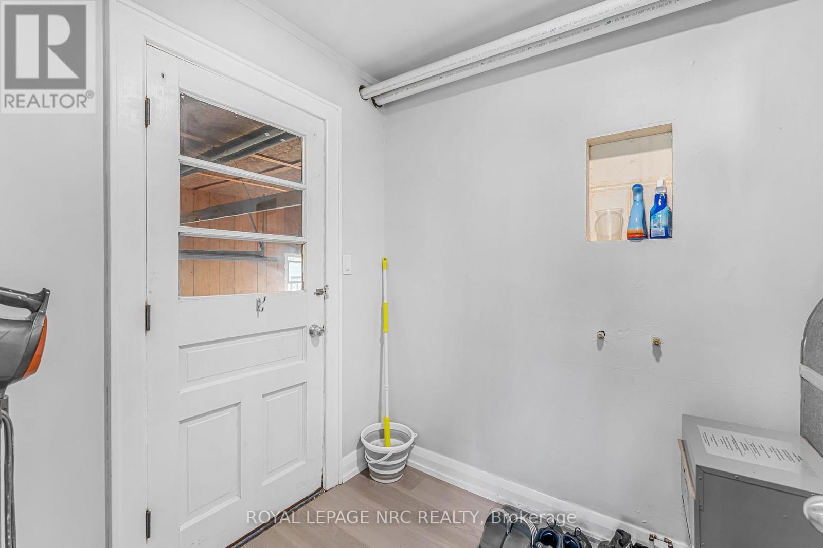 












207 ELMWOOD AVENUE

,
Fort Erie (Crystal Beach),




Ontario
L0S1B0

