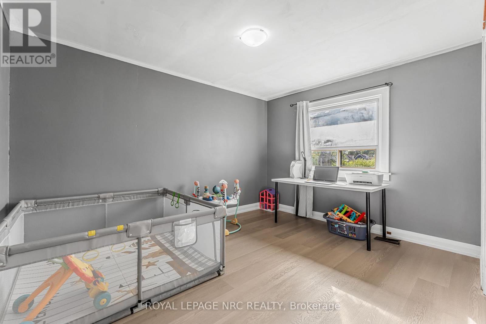 












207 ELMWOOD AVENUE

,
Fort Erie (Crystal Beach),




Ontario
L0S1B0

