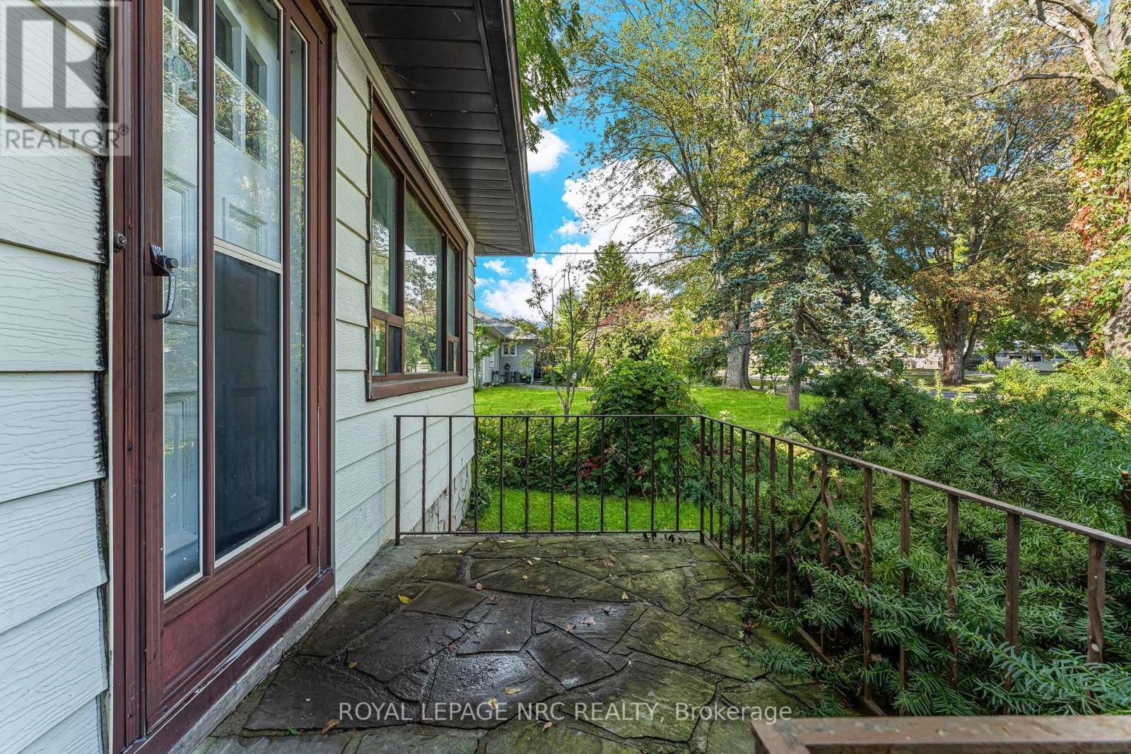 












207 ELMWOOD AVENUE

,
Fort Erie (Crystal Beach),




Ontario
L0S1B0

