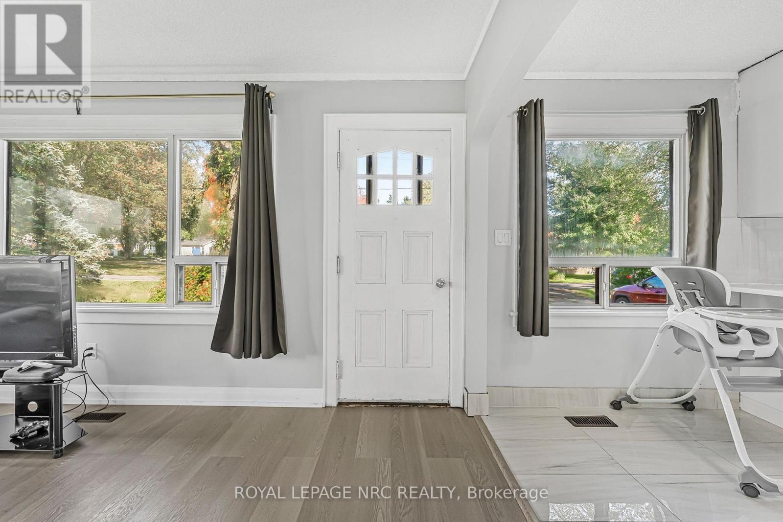 












207 ELMWOOD AVENUE

,
Fort Erie (Crystal Beach),




Ontario
L0S1B0

