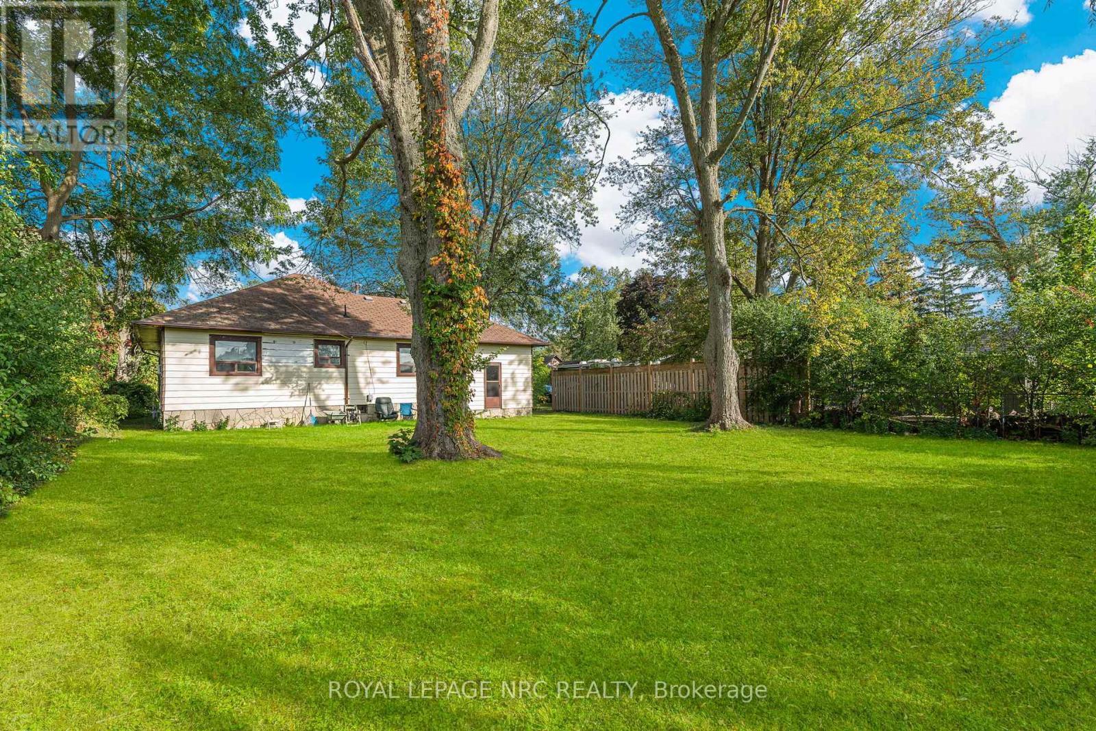 












207 ELMWOOD AVENUE

,
Fort Erie (Crystal Beach),




Ontario
L0S1B0

