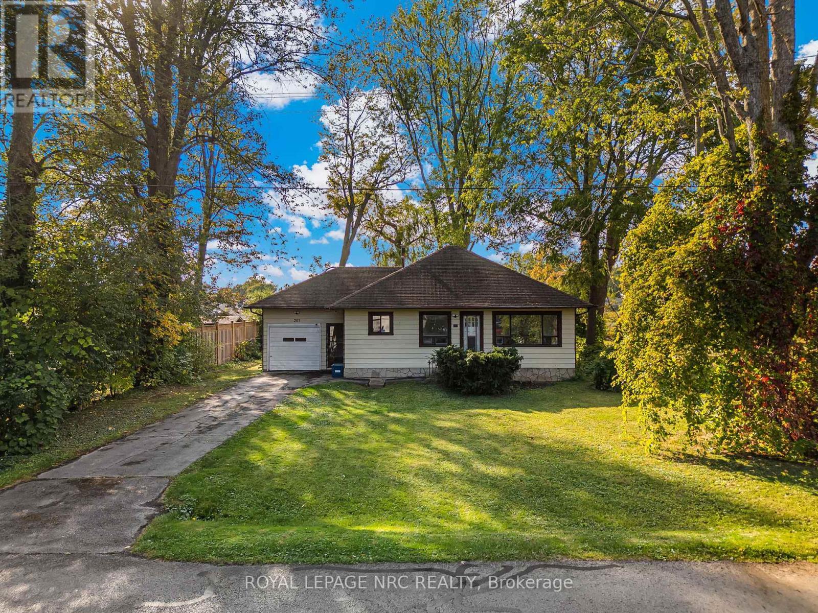 












207 ELMWOOD AVENUE

,
Fort Erie (Crystal Beach),




Ontario
L0S1B0

