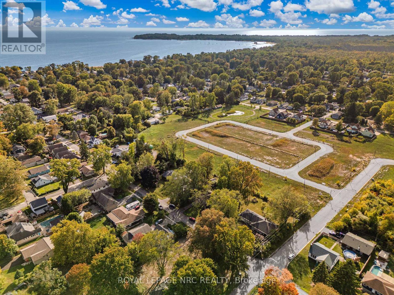 












207 ELMWOOD AVENUE

,
Fort Erie (Crystal Beach),




Ontario
L0S1B0

