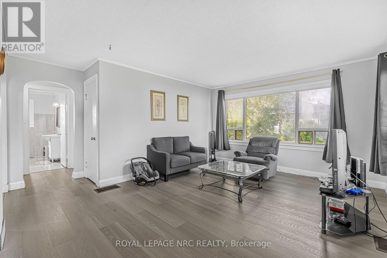 












207 ELMWOOD AVENUE

,
Fort Erie (Crystal Beach),




Ontario
L0S1B0

