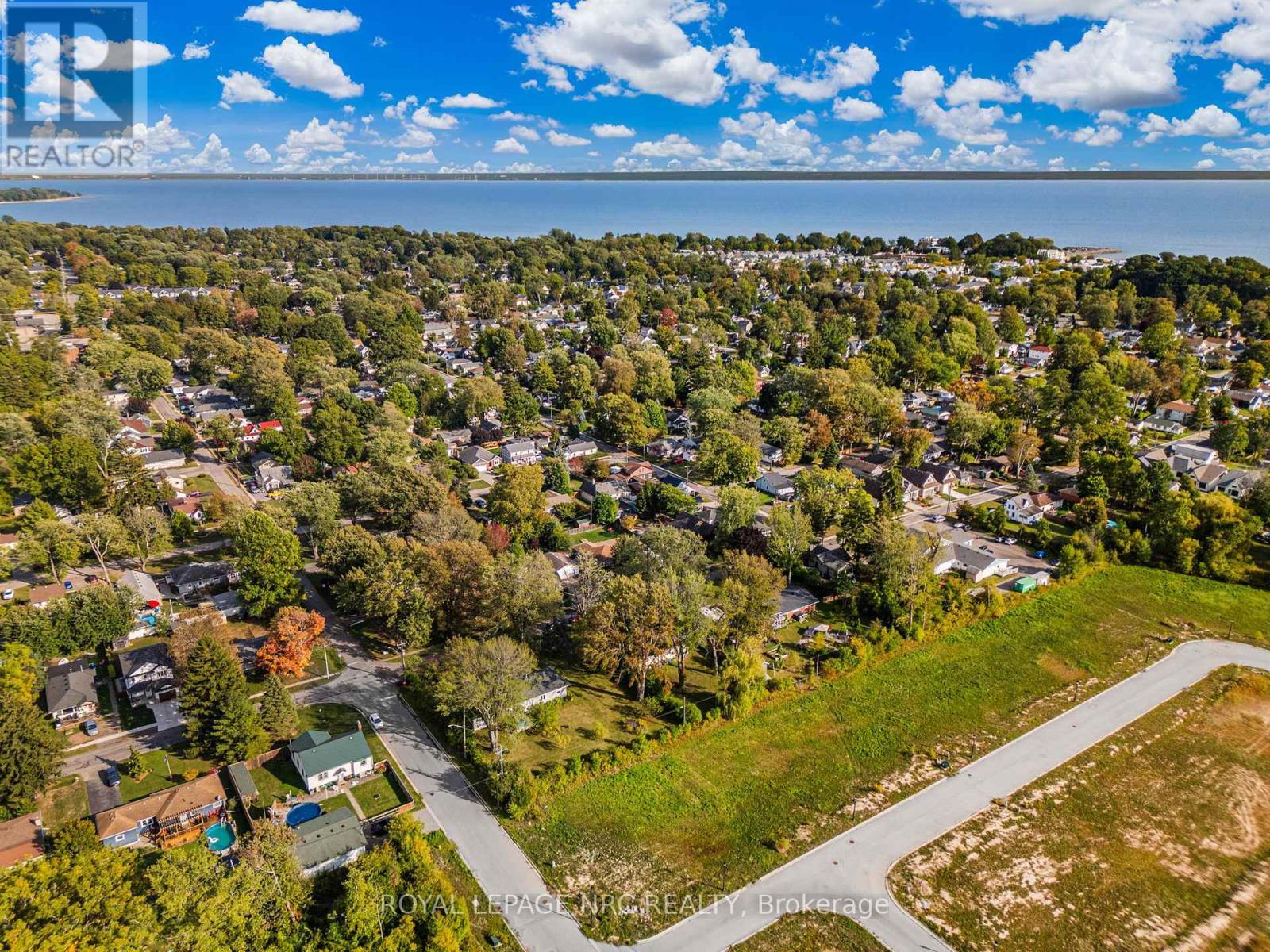 












207 ELMWOOD AVENUE

,
Fort Erie (Crystal Beach),




Ontario
L0S1B0

