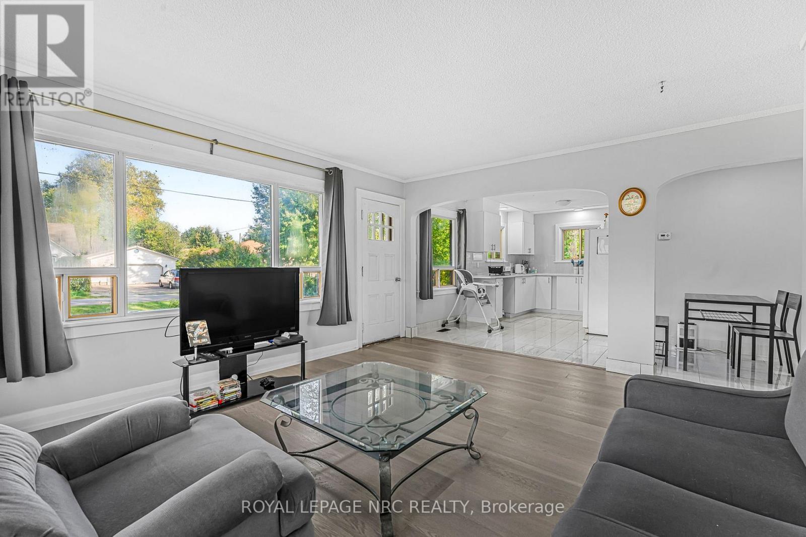 












207 ELMWOOD AVENUE

,
Fort Erie (Crystal Beach),




Ontario
L0S1B0

