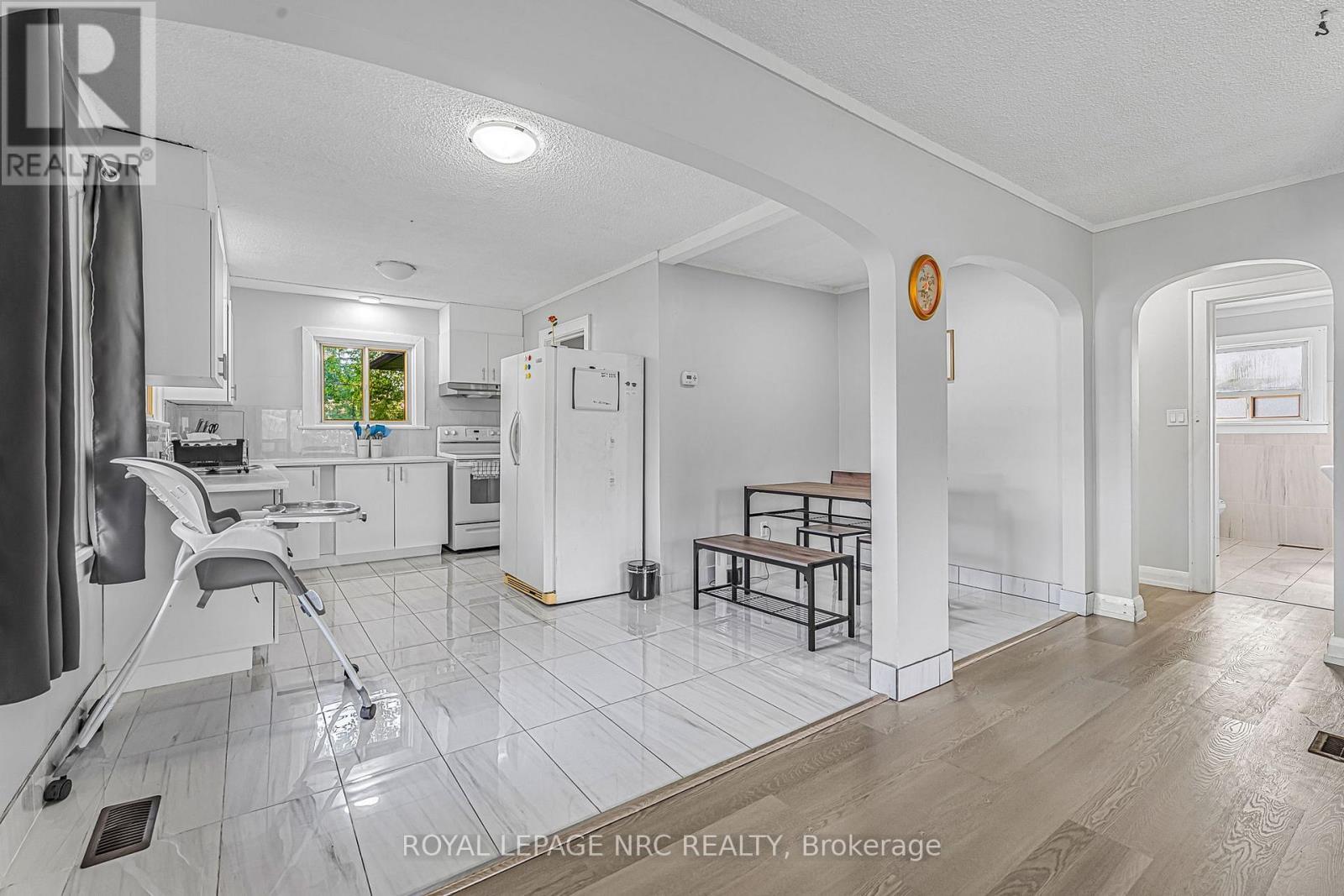 












207 ELMWOOD AVENUE

,
Fort Erie (Crystal Beach),




Ontario
L0S1B0

