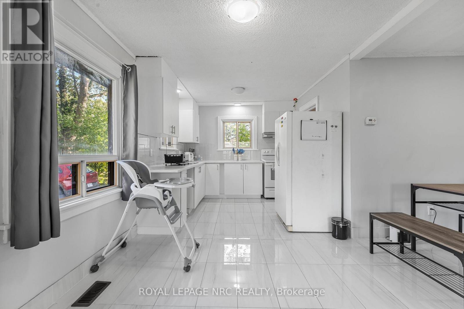 












207 ELMWOOD AVENUE

,
Fort Erie (Crystal Beach),




Ontario
L0S1B0

