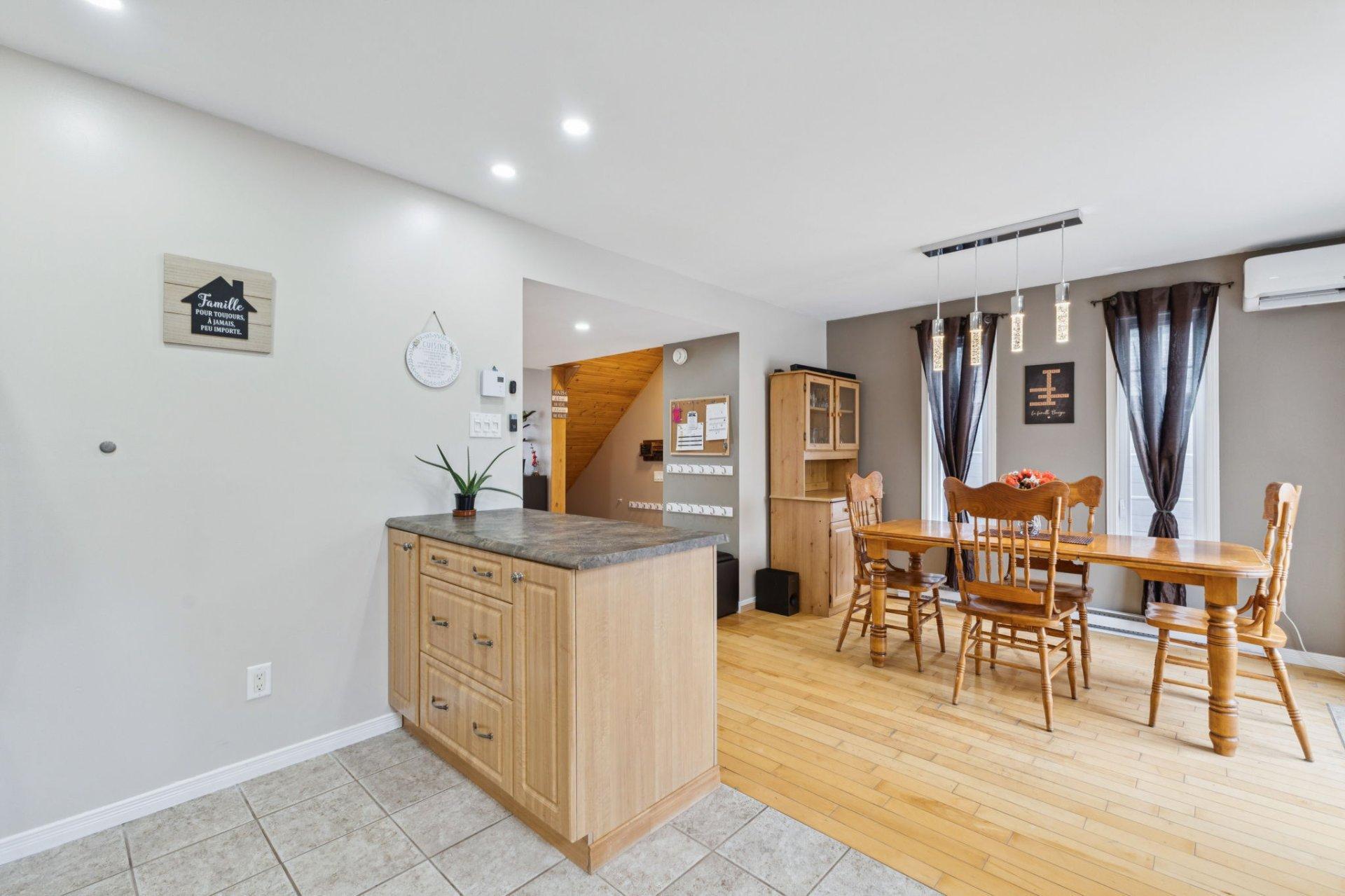 









193


Rue des Tulipes

,
Gatineau (Gatineau),




QC
J8R2G9

