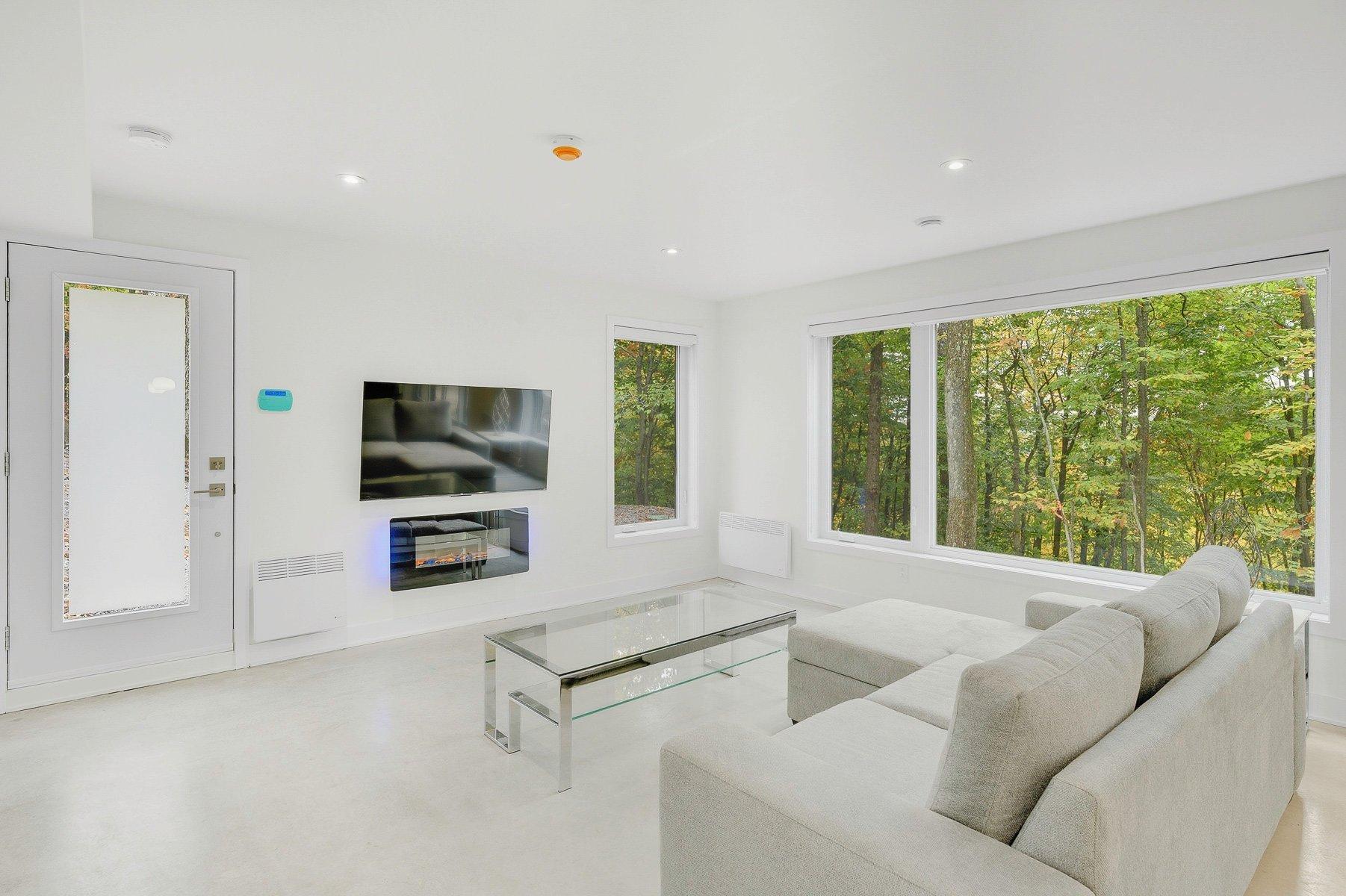 









170


19e Avenue

, A,
Saint-Adolphe-d'Howard,




QC
J0T2B0

