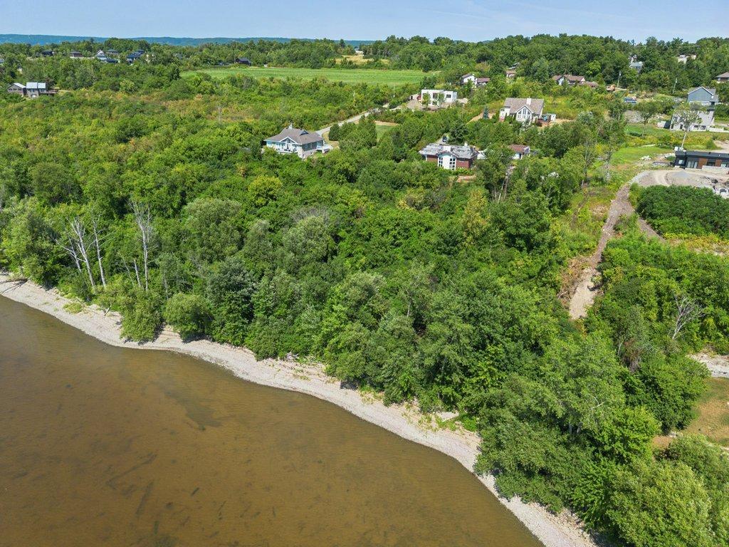 









20


Ch. du Sumac

,
Pontiac,







QC
J0X2G0

