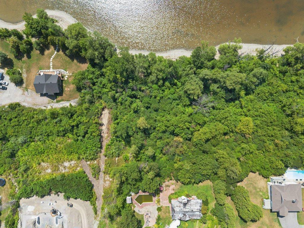 









20


Ch. du Sumac

,
Pontiac,







QC
J0X2G0

