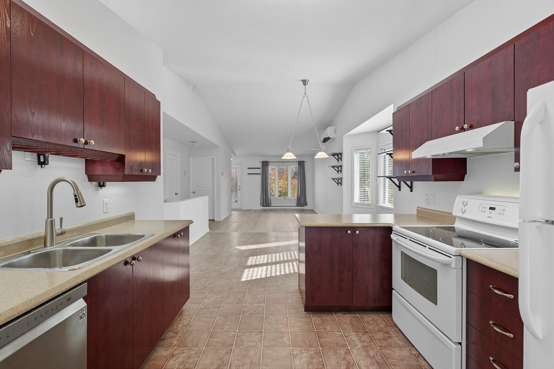 









141


Rue des Balbuzards

,
Gatineau (Masson-Angers),




QC
J8M0A1

