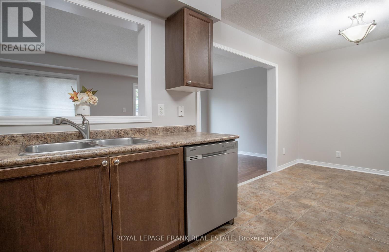 












57 SHREWSBURY DRIVE

,
Whitby (Brooklin),




Ontario
L1M0E2

