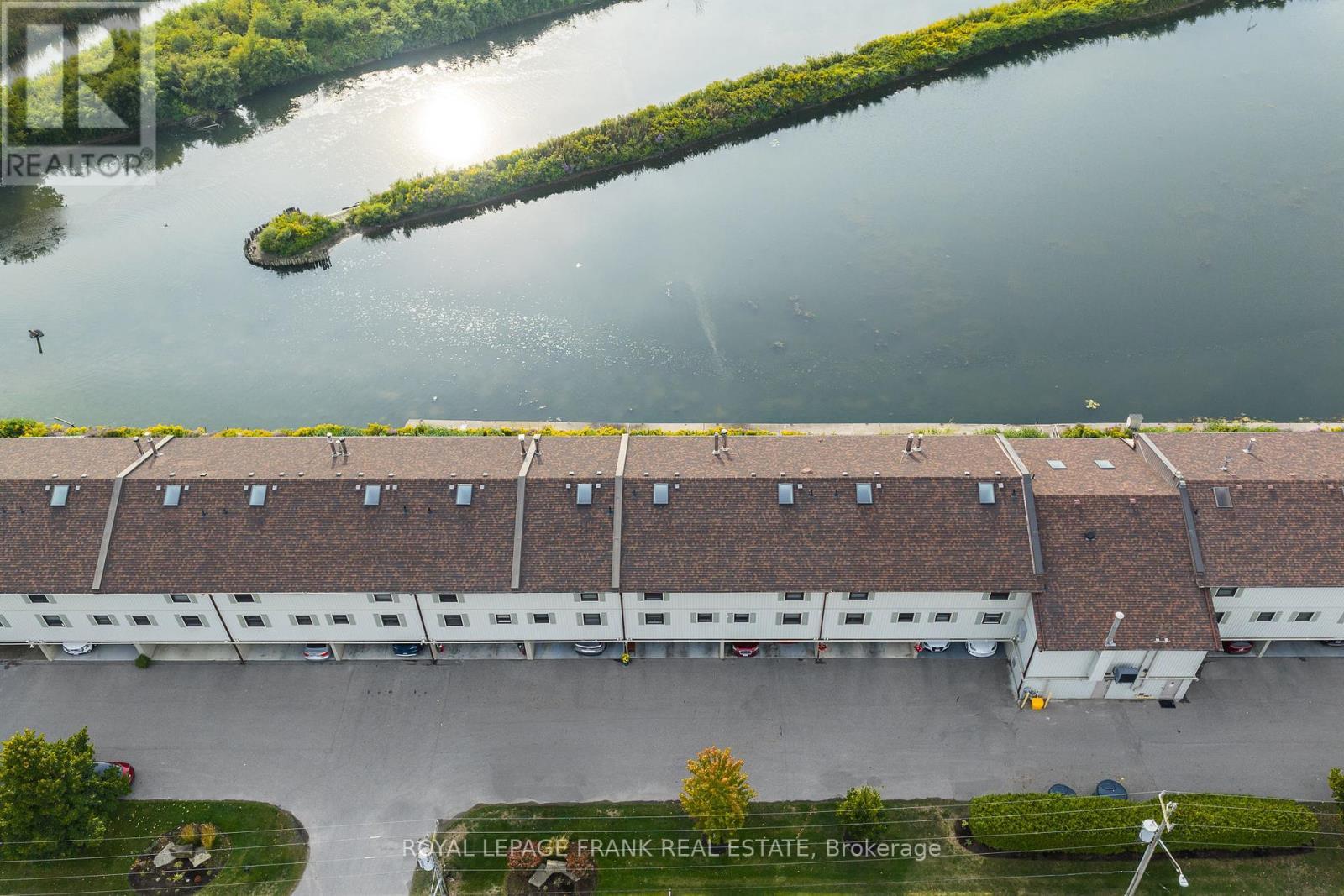 












15 - 120 PORT DARLINGTON ROAD

,
Clarington (Bowmanville),




Ontario
L1C3K3

