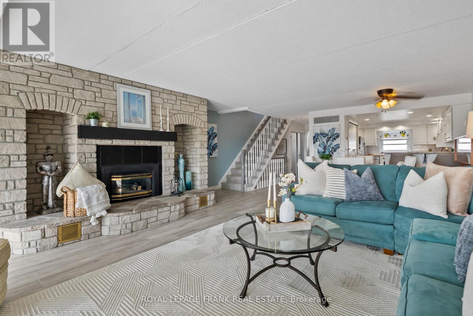 












15 - 120 PORT DARLINGTON ROAD

,
Clarington (Bowmanville),




Ontario
L1C3K3


