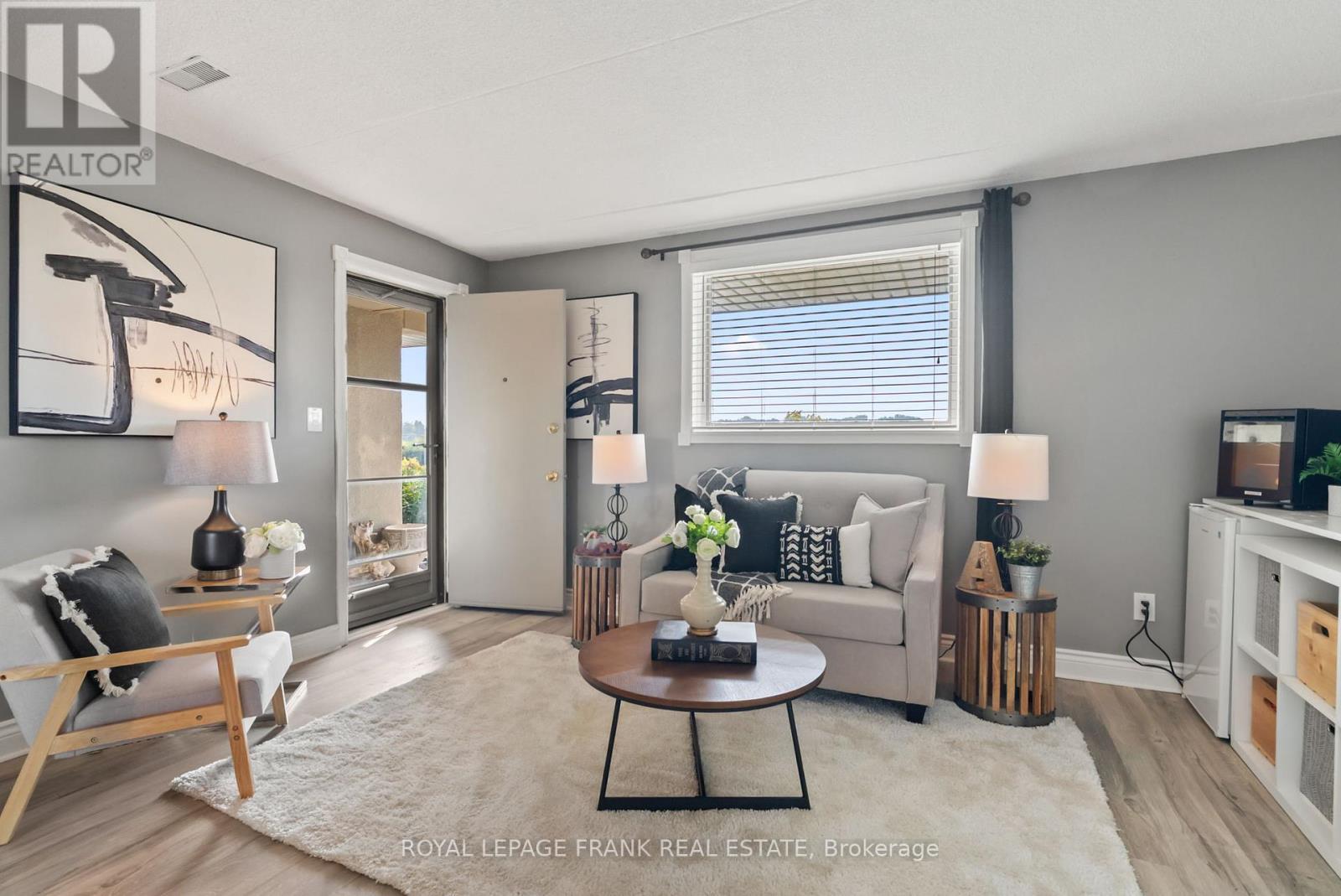 












15 - 120 PORT DARLINGTON ROAD

,
Clarington (Bowmanville),




Ontario
L1C3K3


