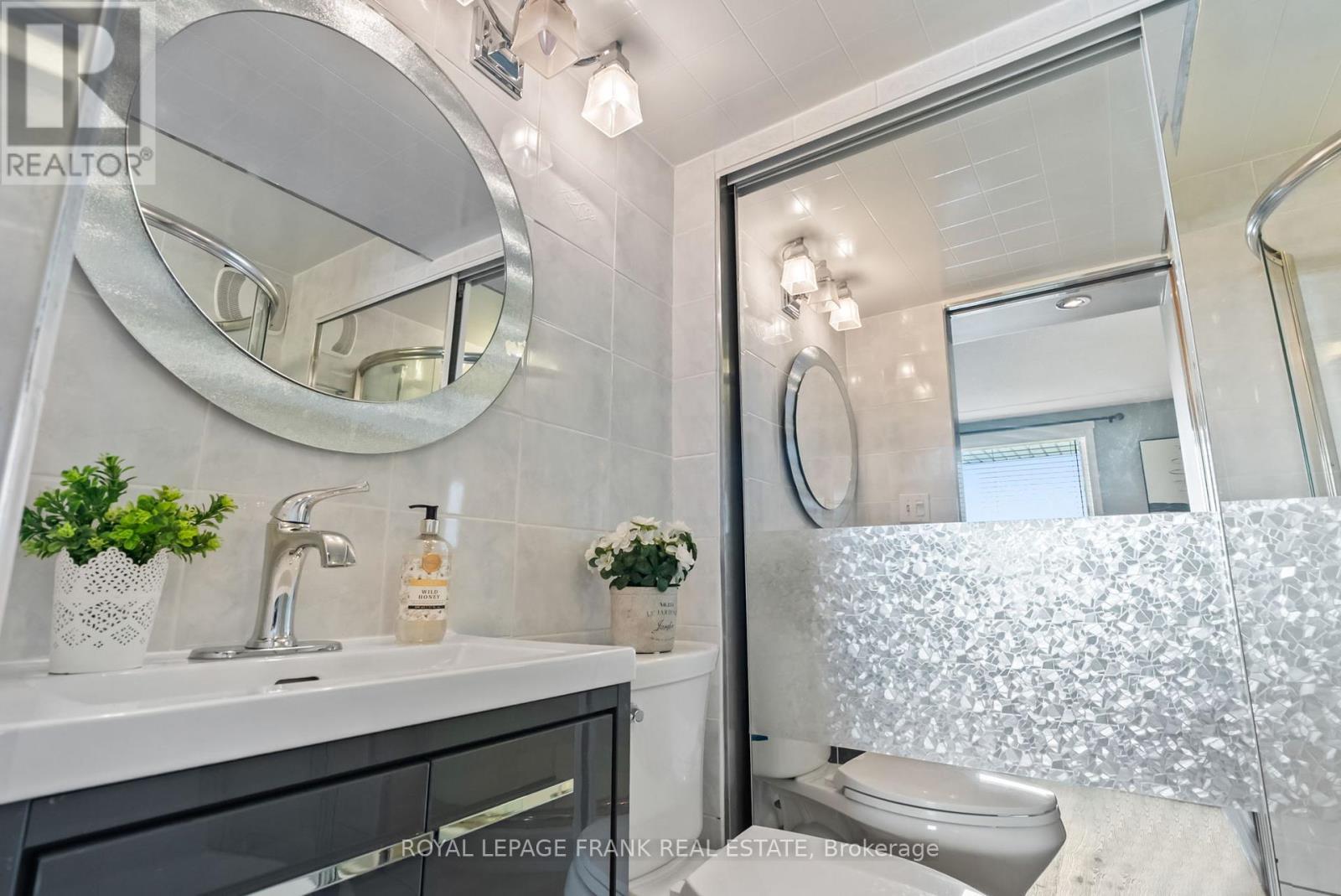 












15 - 120 PORT DARLINGTON ROAD

,
Clarington (Bowmanville),




Ontario
L1C3K3

