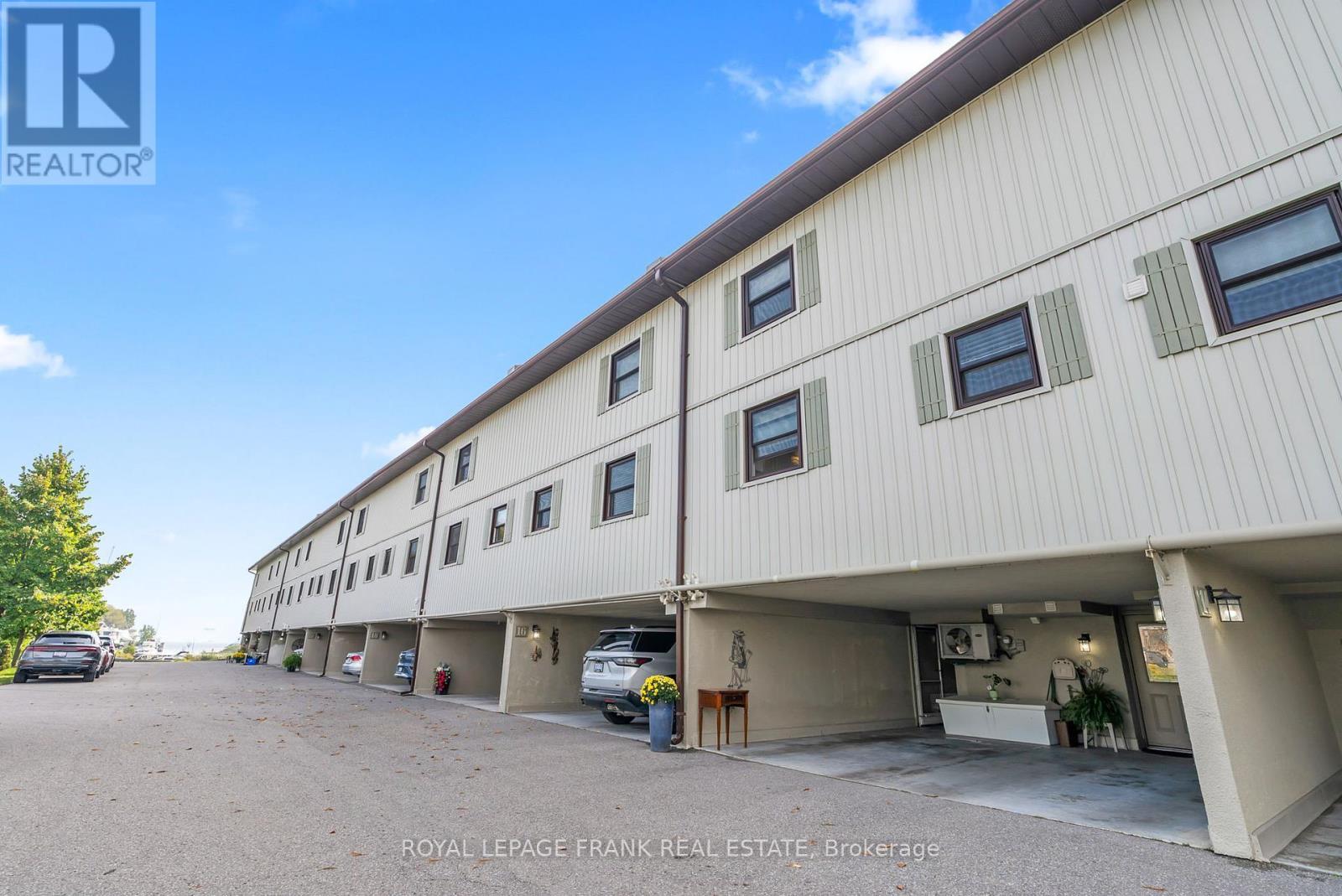 












15 - 120 PORT DARLINGTON ROAD

,
Clarington (Bowmanville),




Ontario
L1C3K3


