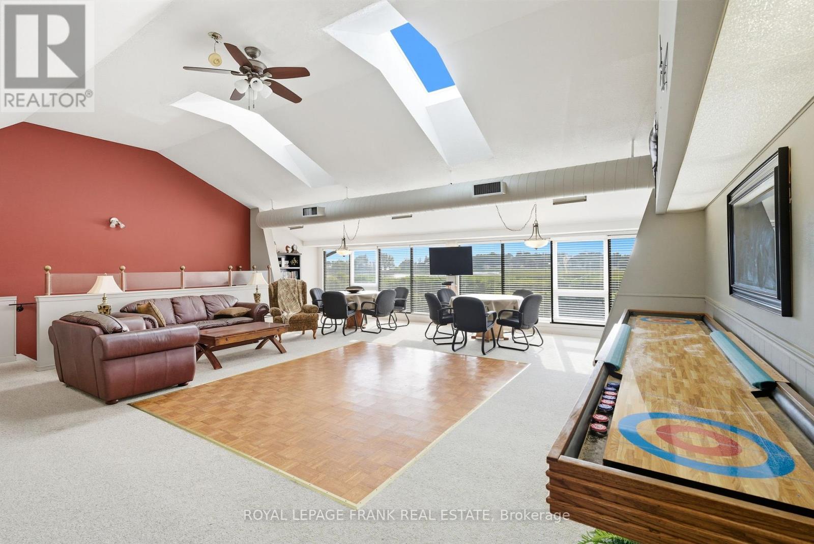 












15 - 120 PORT DARLINGTON ROAD

,
Clarington (Bowmanville),




Ontario
L1C3K3

