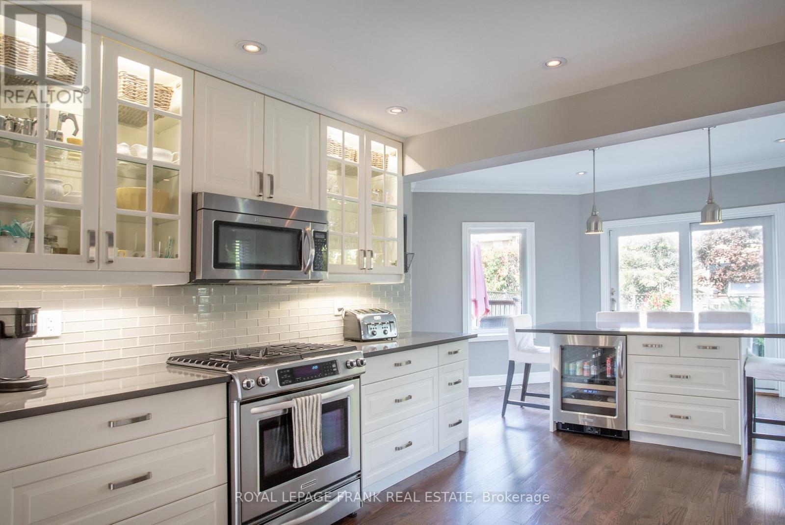 












14 DREWBROOK COURT

,
Whitby (Blue Grass Meadows),




Ontario
L1N8M8

