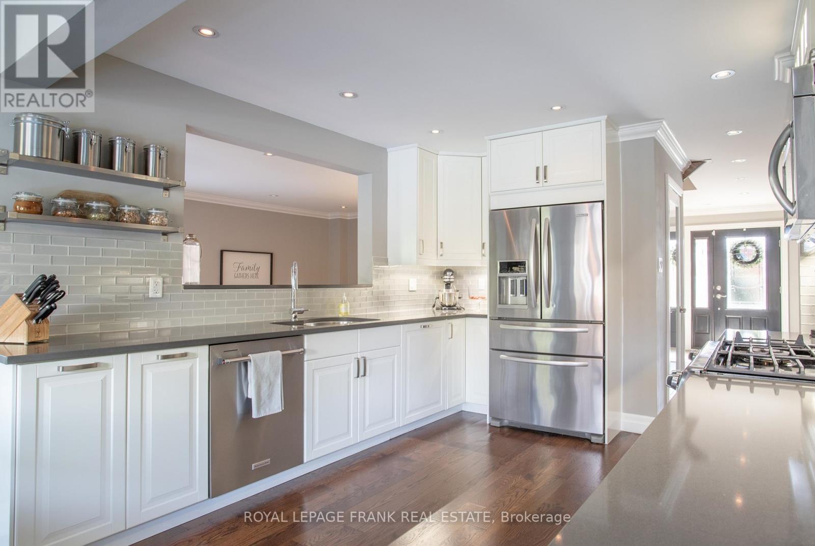 












14 DREWBROOK COURT

,
Whitby (Blue Grass Meadows),




Ontario
L1N8M8


